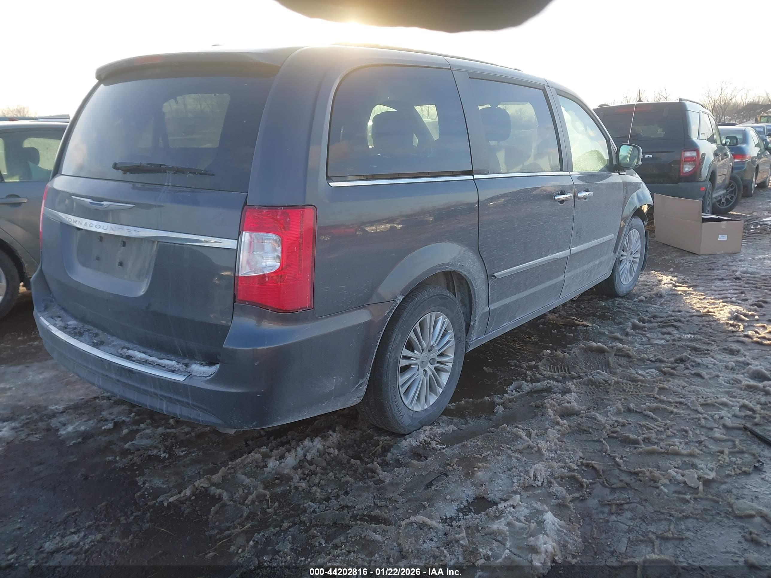 CHRYSLER TOWN image 4