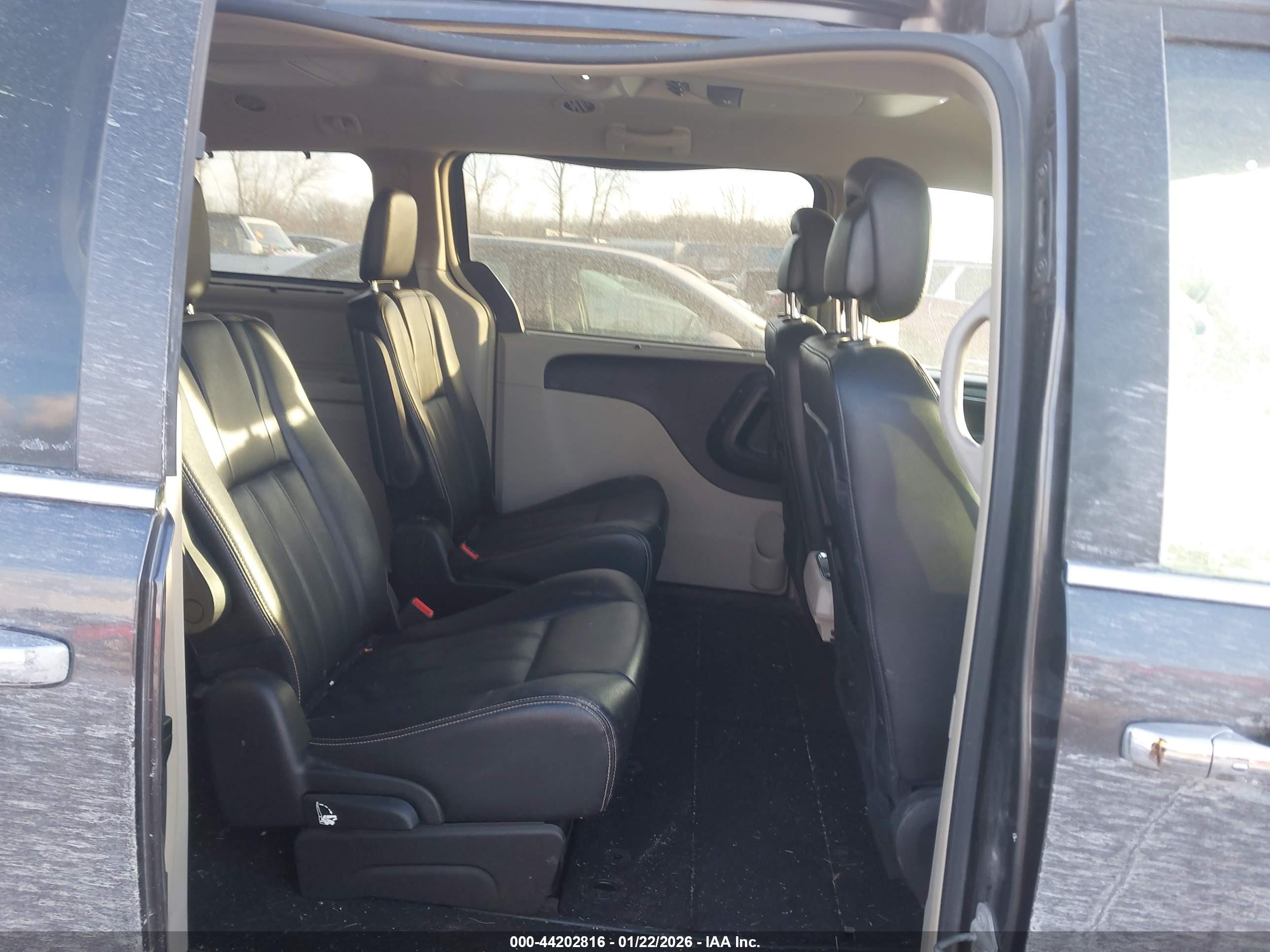 CHRYSLER TOWN image 8