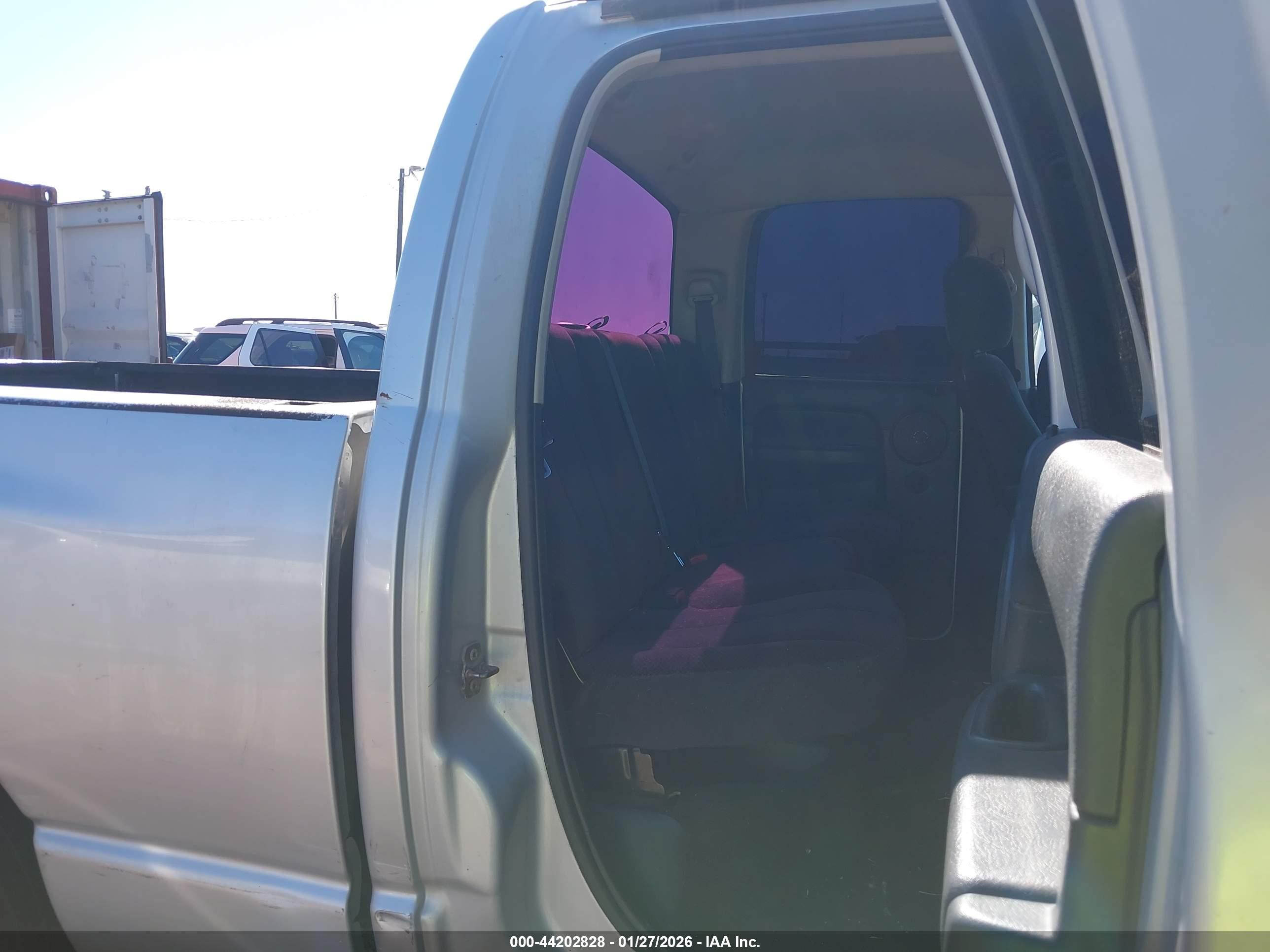 DODGE RAM image 8
