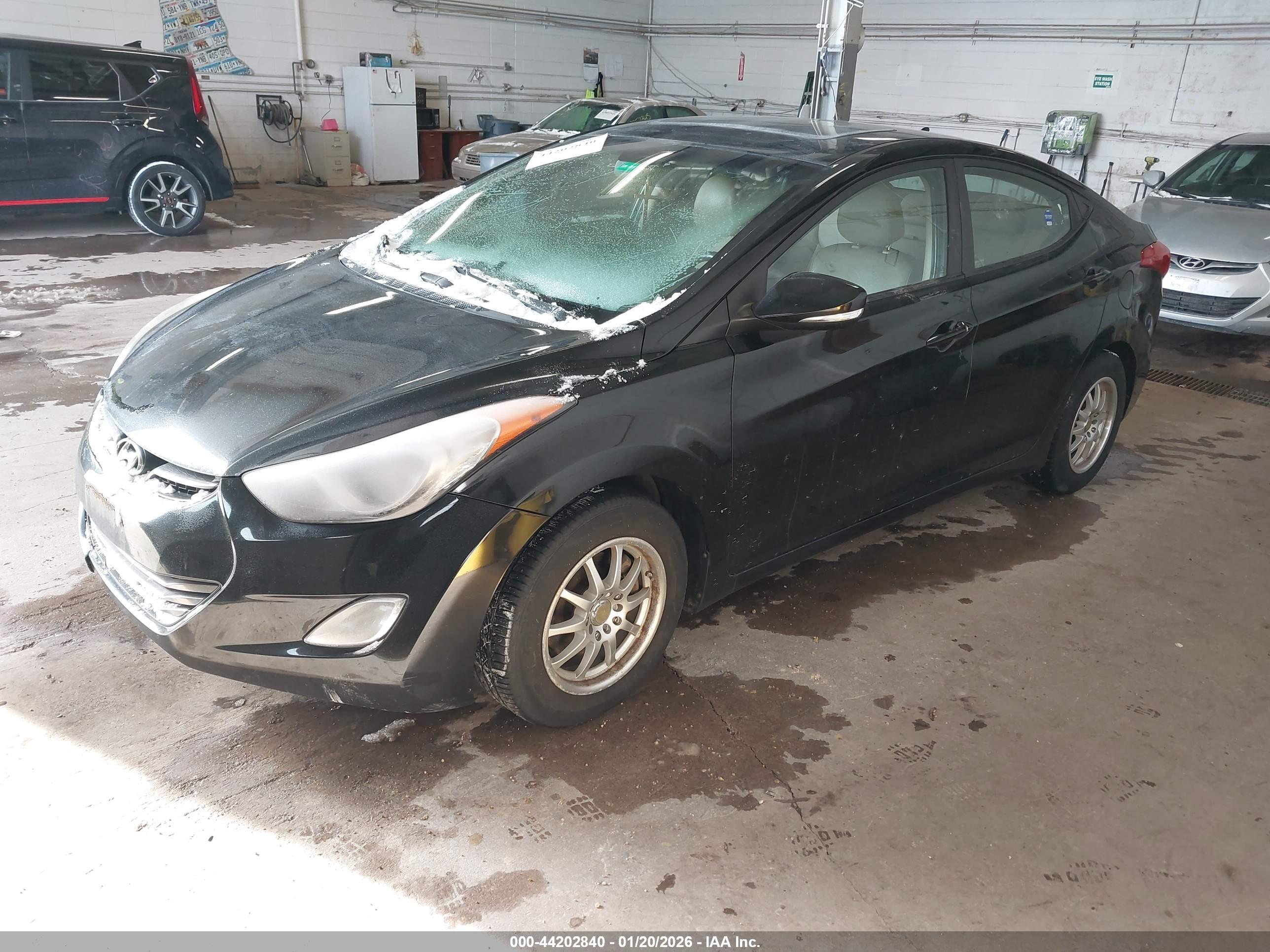 HYUNDAI ELANTRA image 2