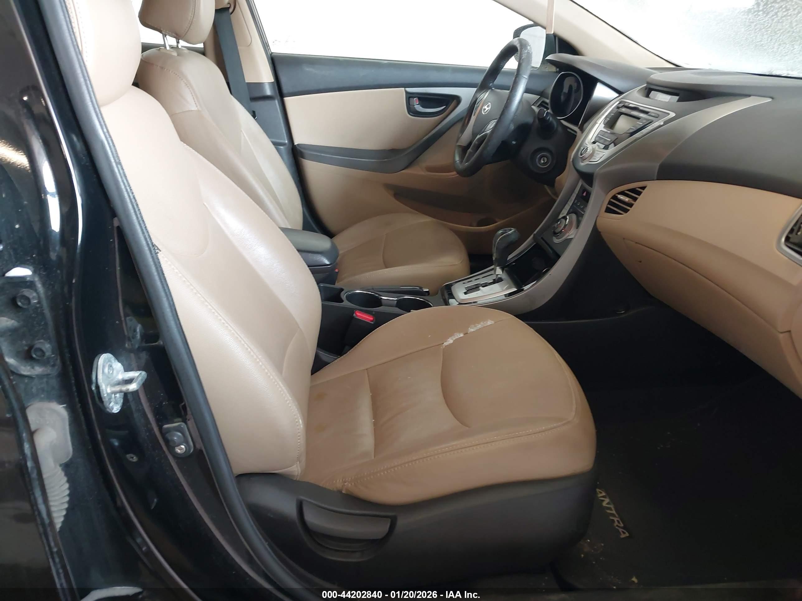 HYUNDAI ELANTRA image 5