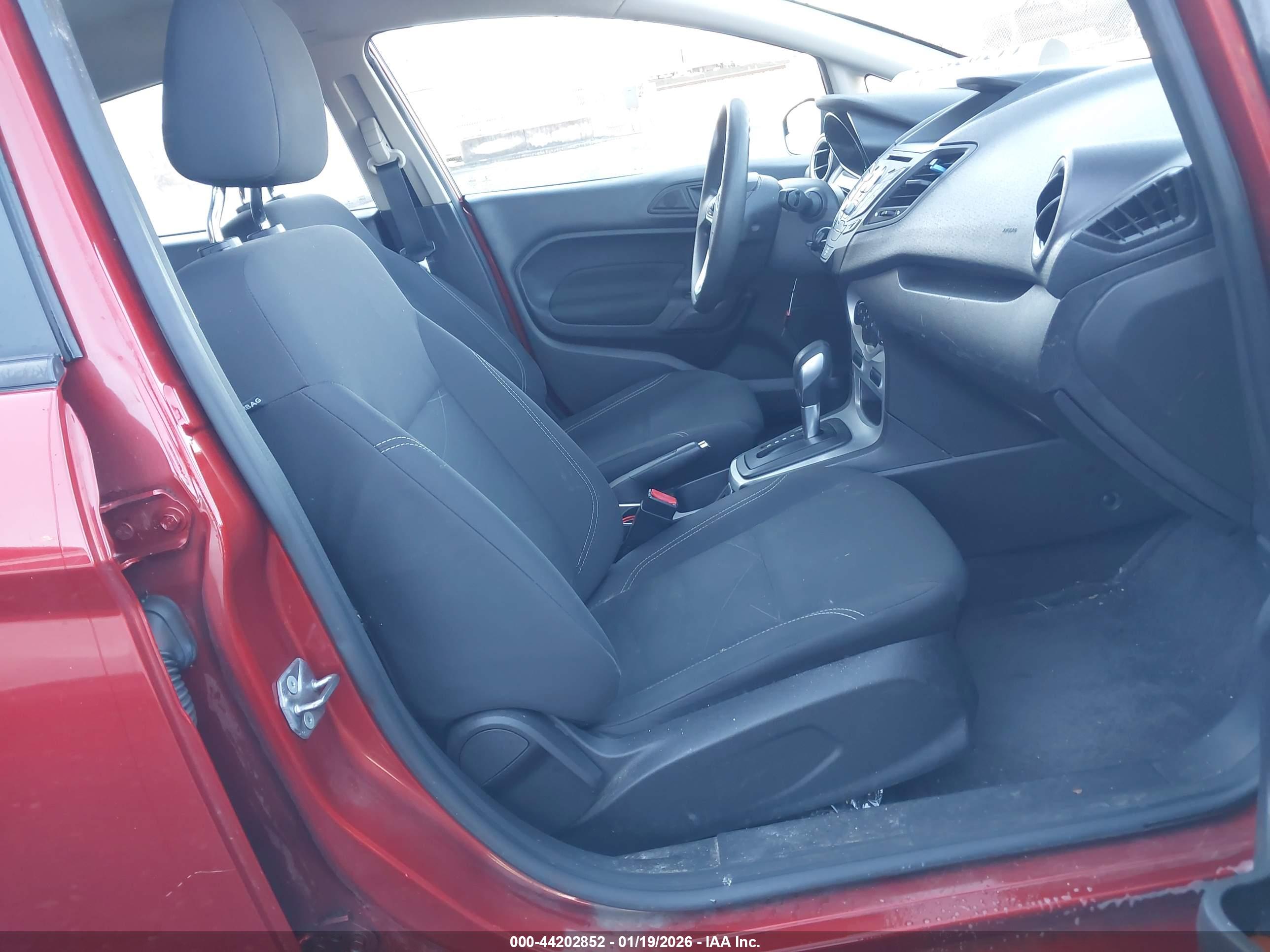 FORD FIESTA image 5