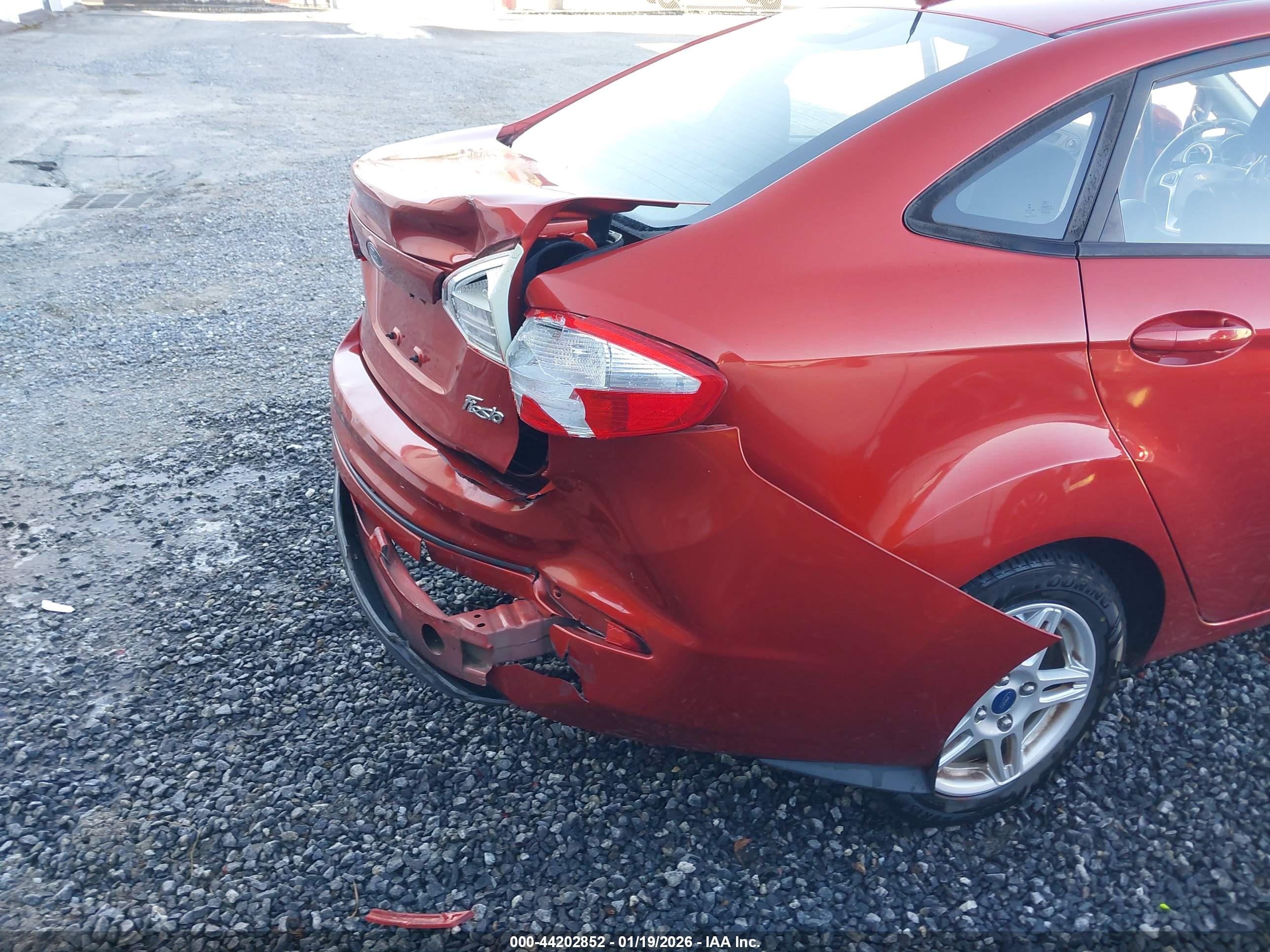 FORD FIESTA image 6