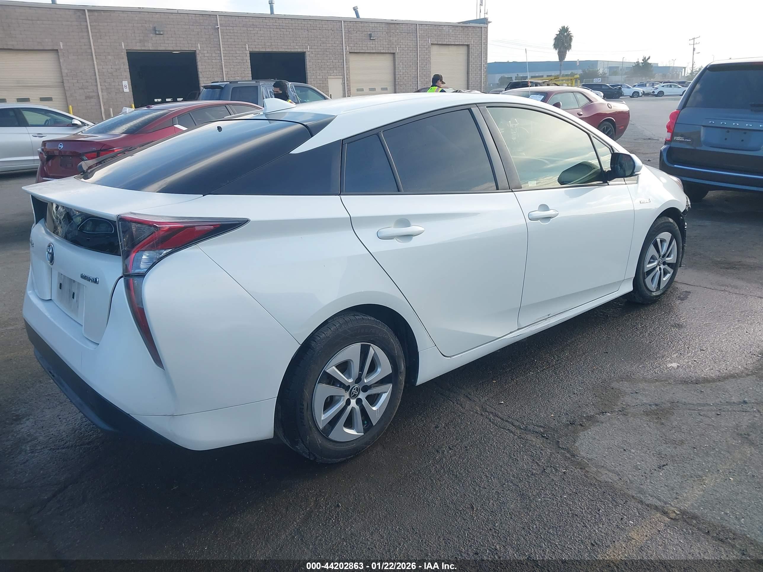 TOYOTA PRIUS image 4