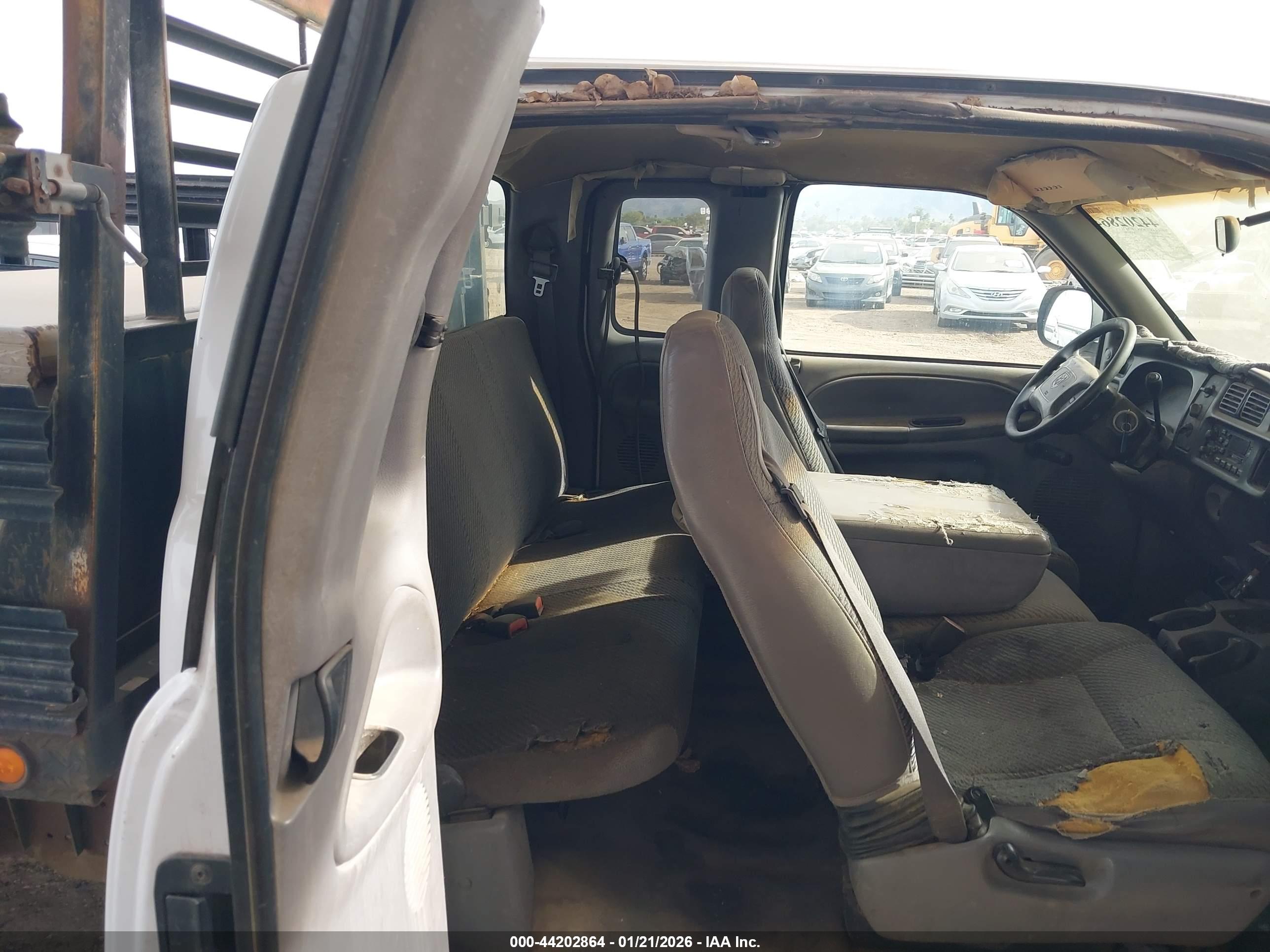 DODGE RAM image 8