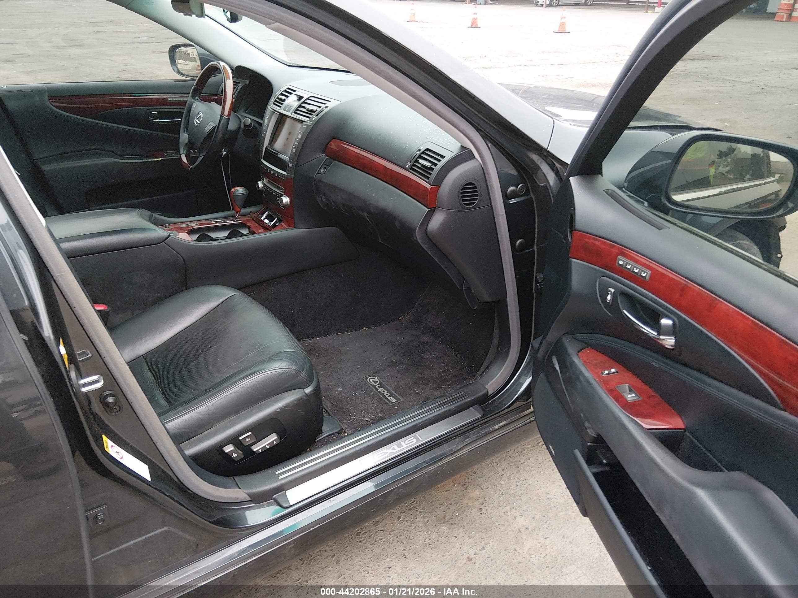 LEXUS LS image 5