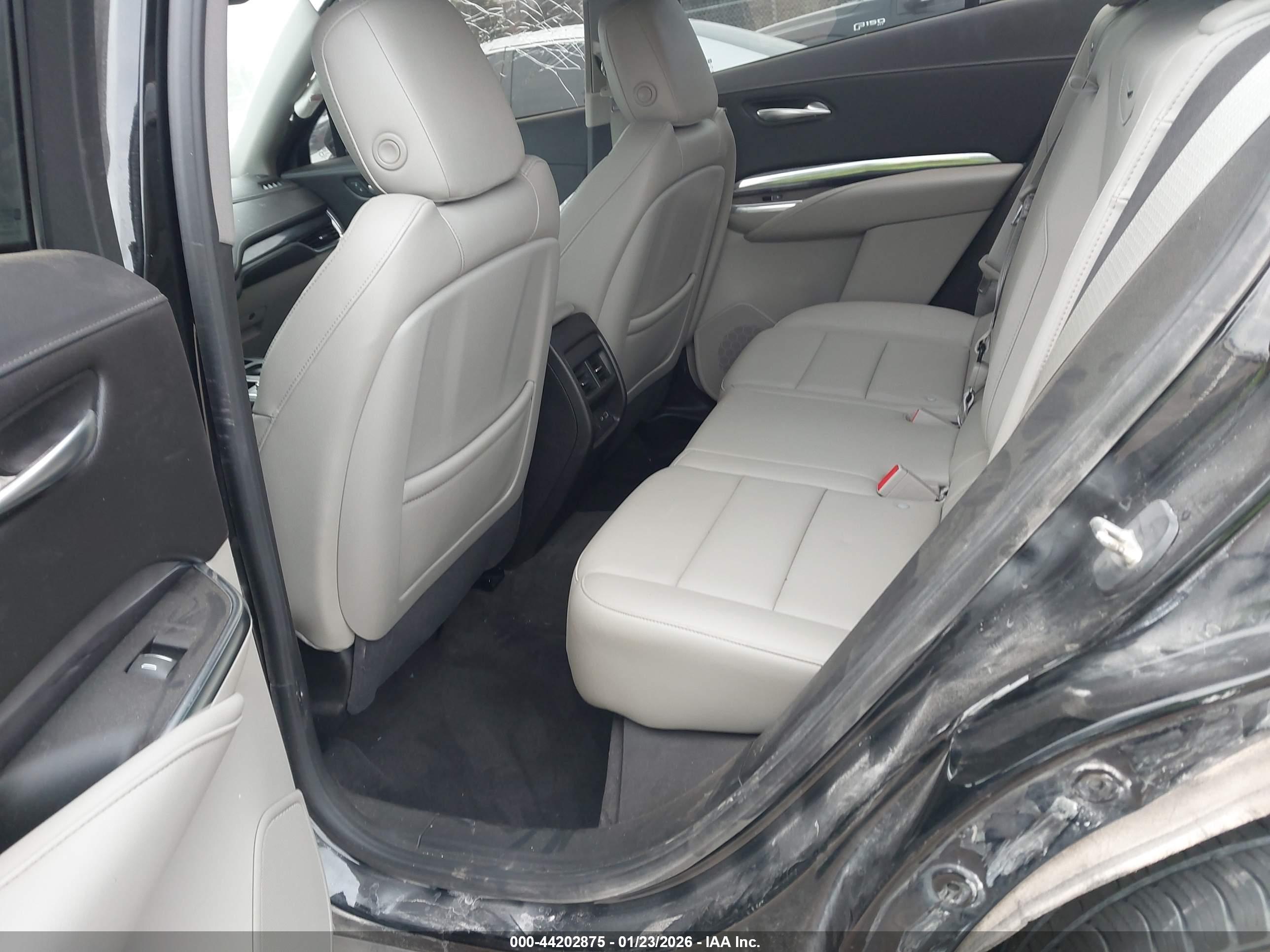 CADILLAC XT4 image 8