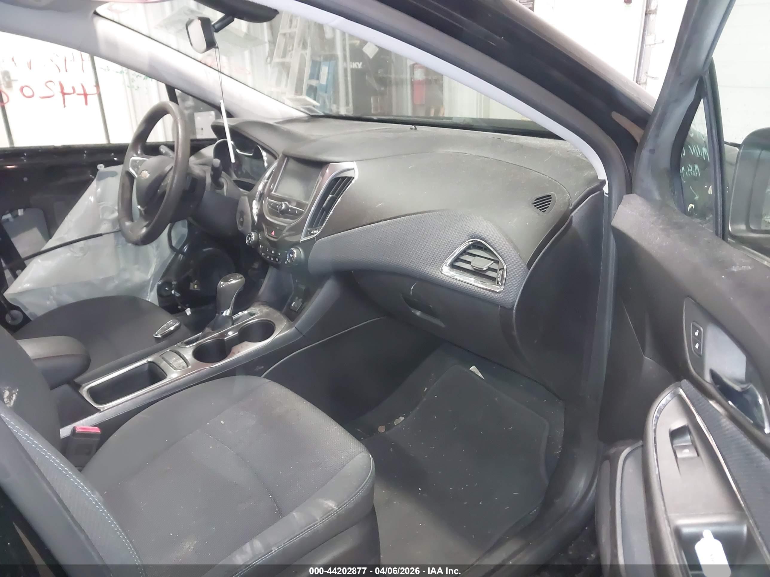 CHEVROLET CRUZE image 5