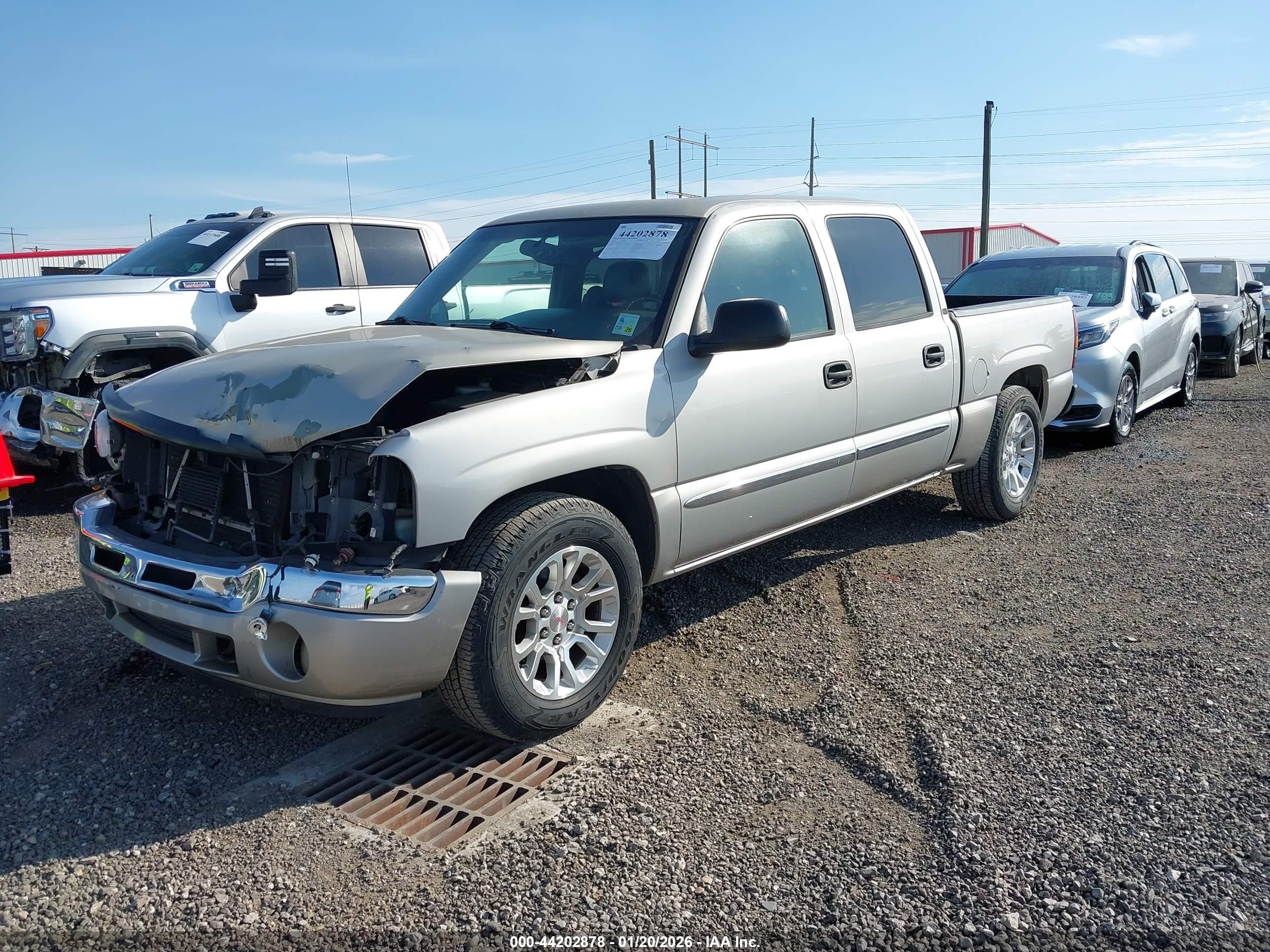 GMC SIERRA image 2