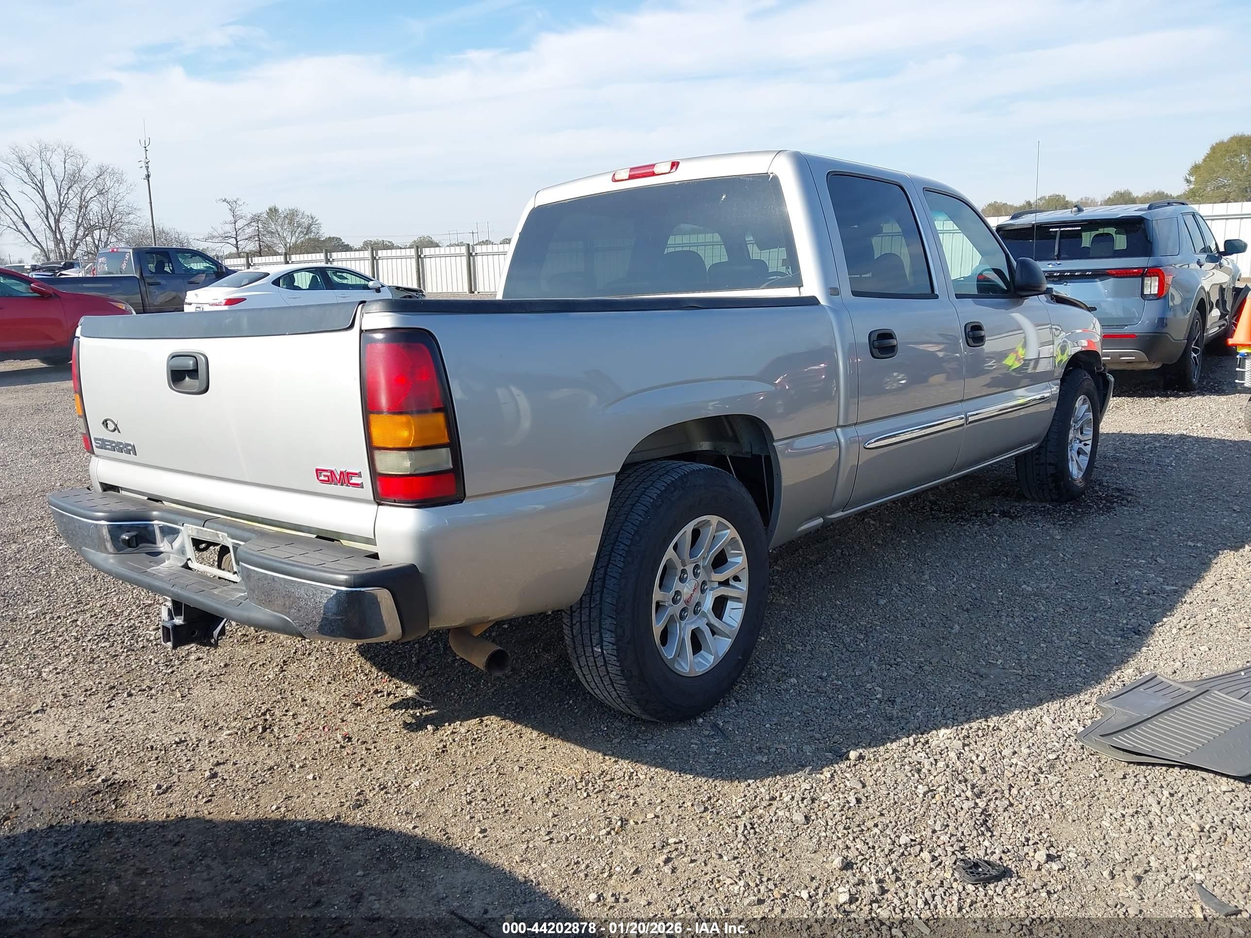 GMC SIERRA image 4