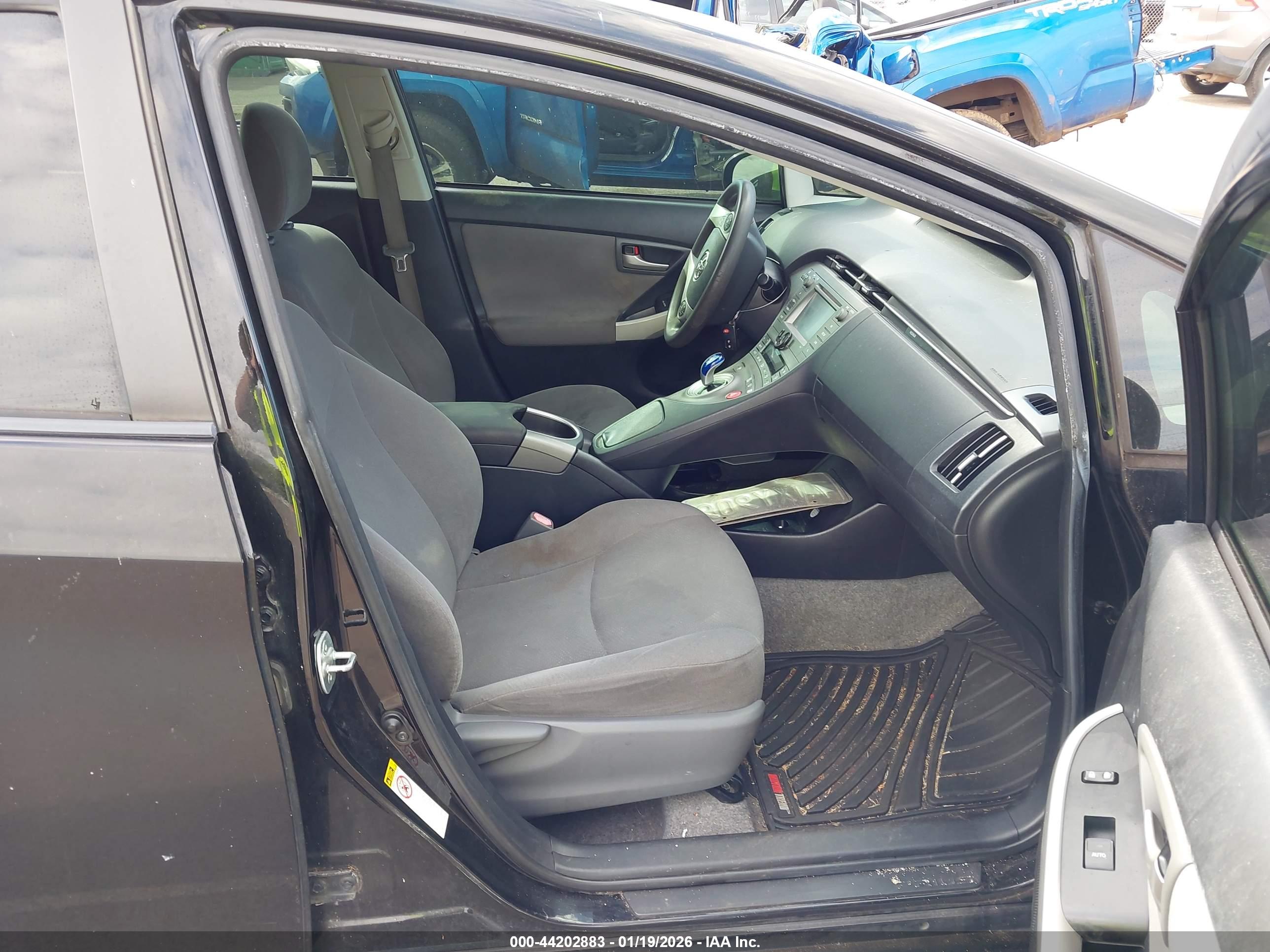 TOYOTA PRIUS image 5