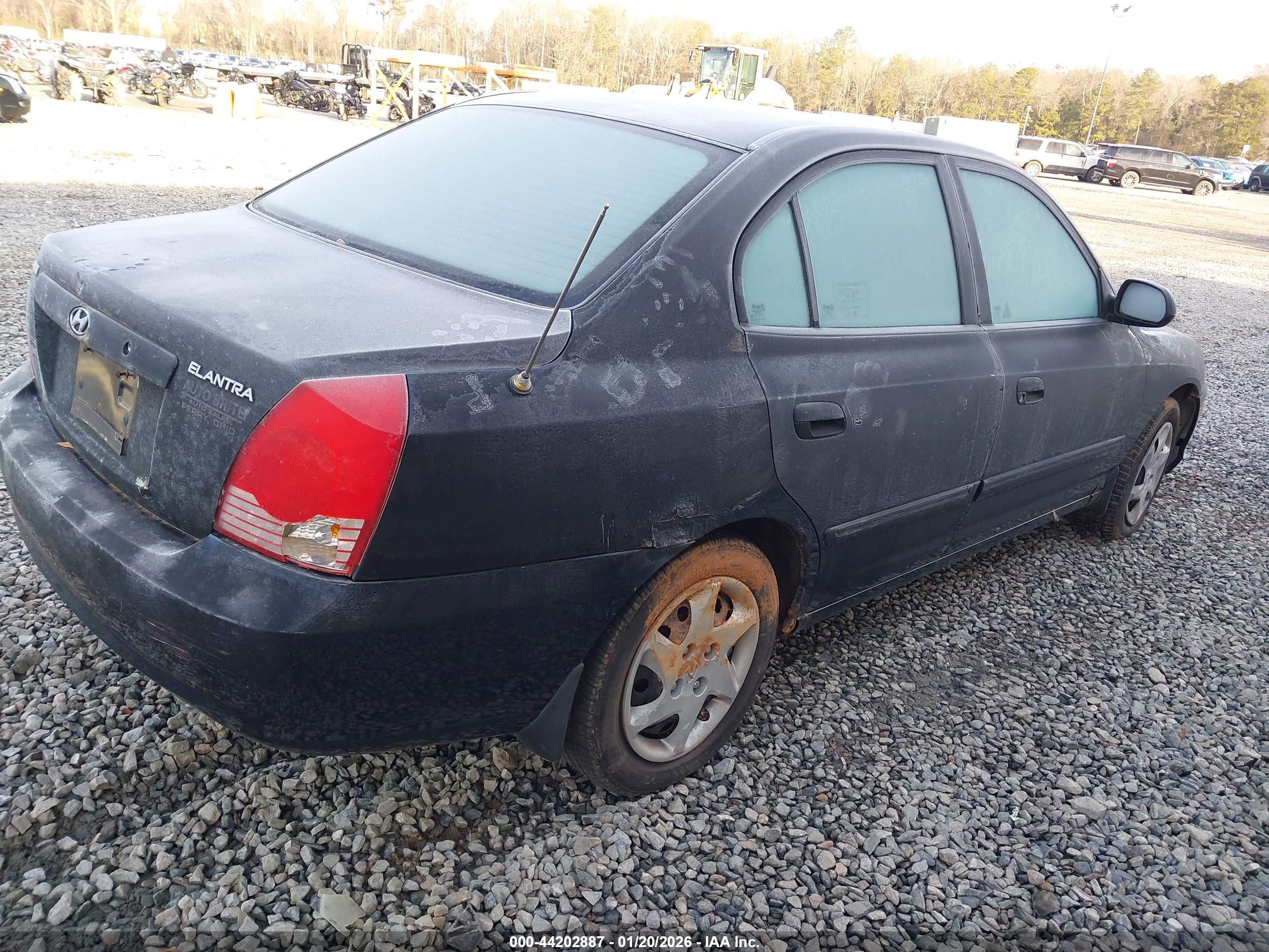 HYUNDAI ELANTRA image 4