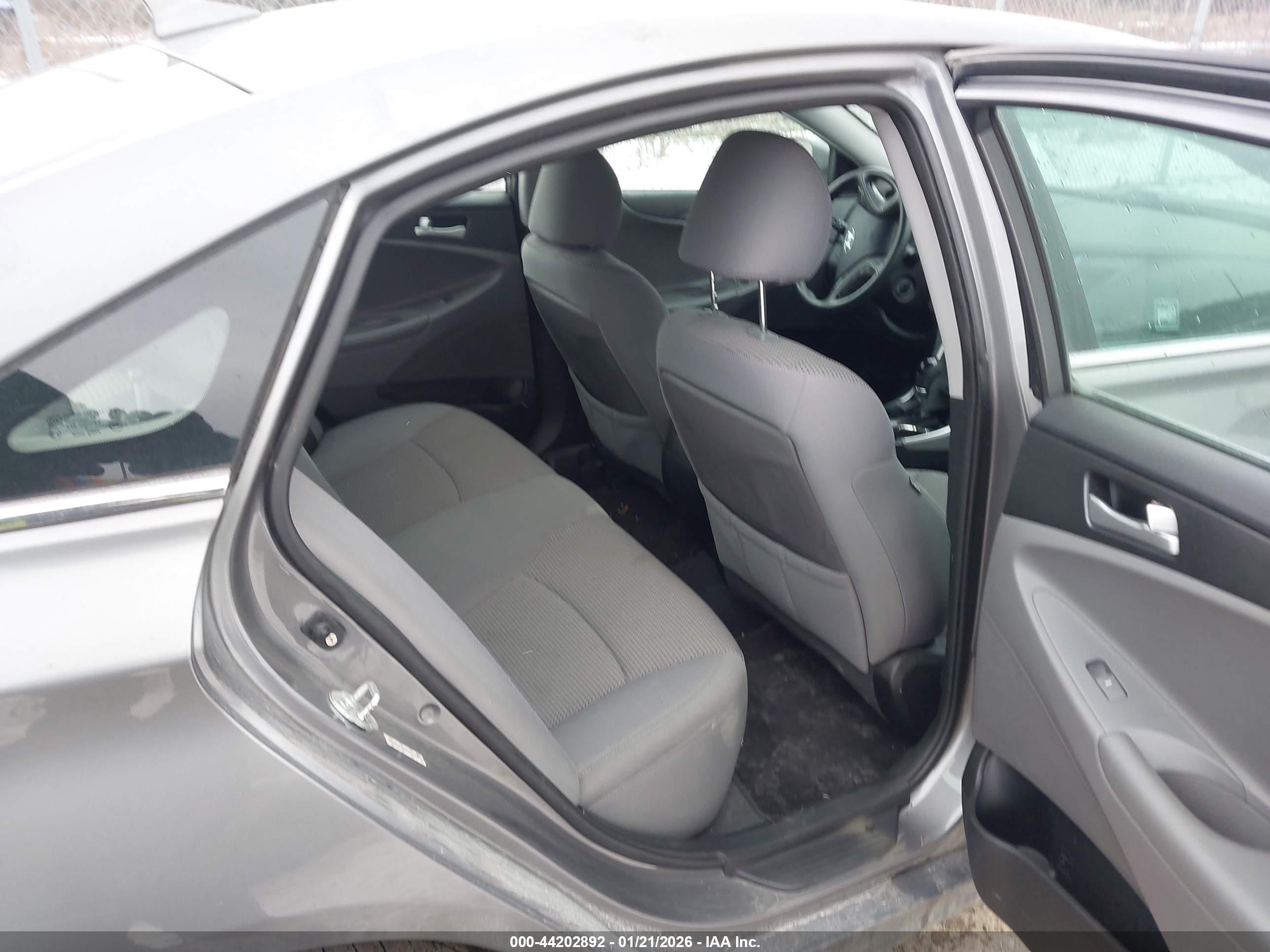 HYUNDAI SONATA image 8