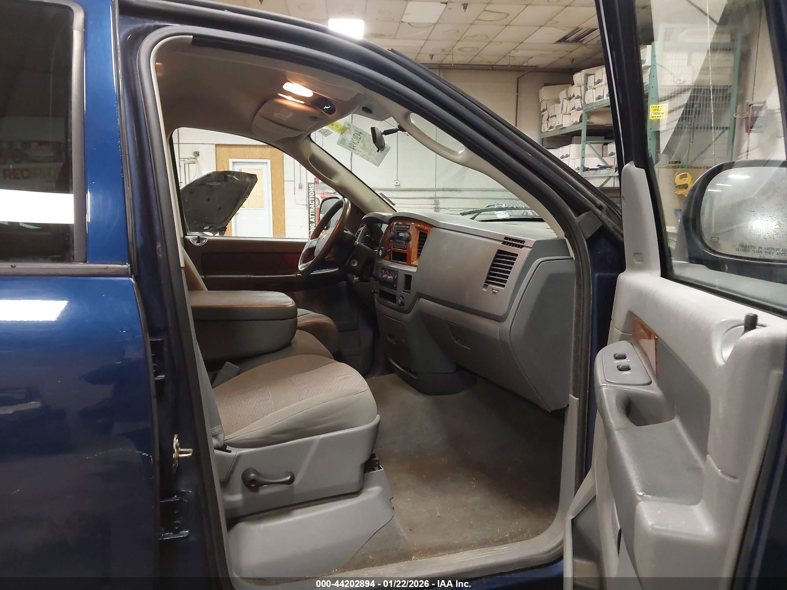 DODGE RAM image 5