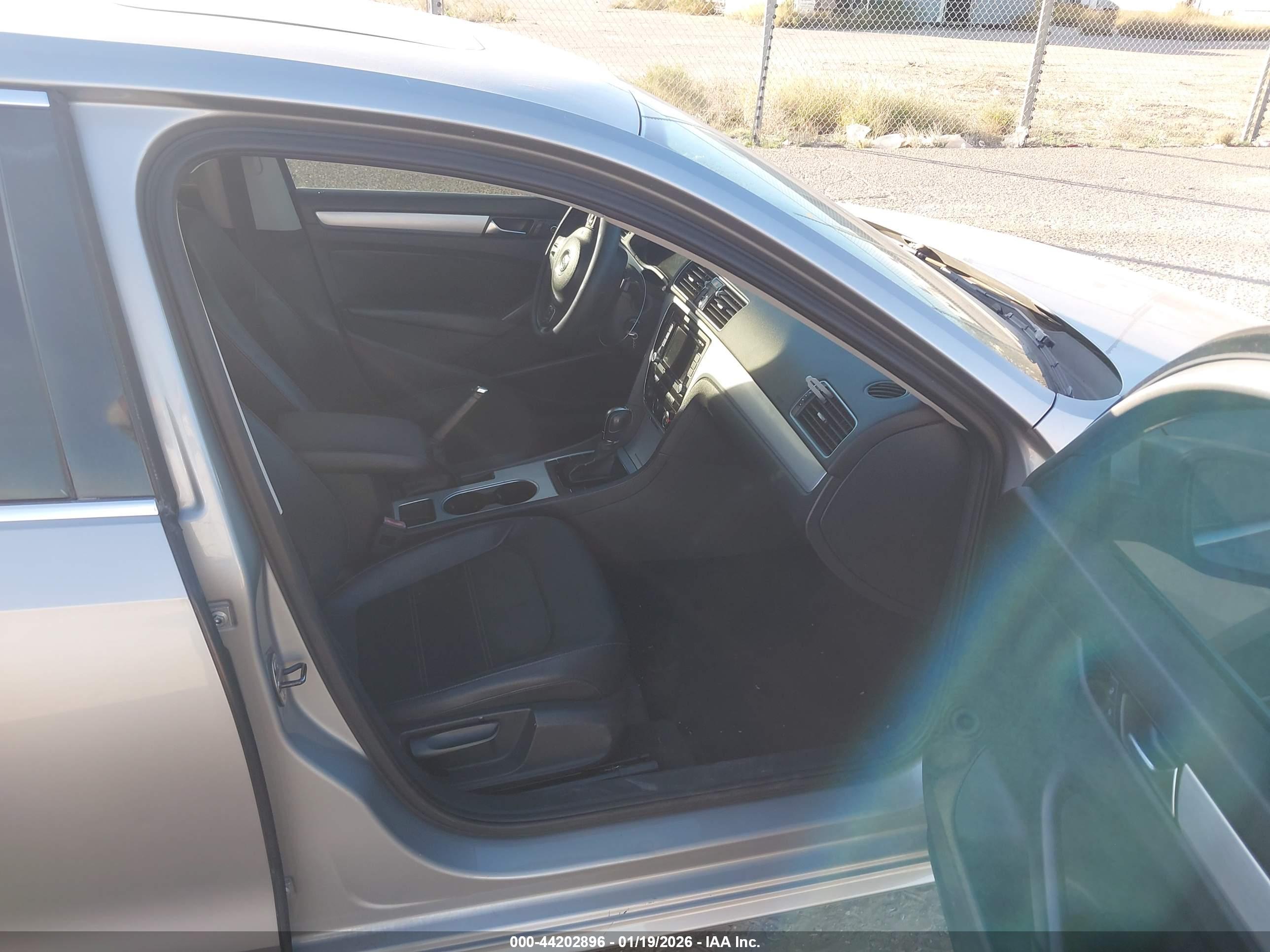 VOLKSWAGEN PASSAT image 5