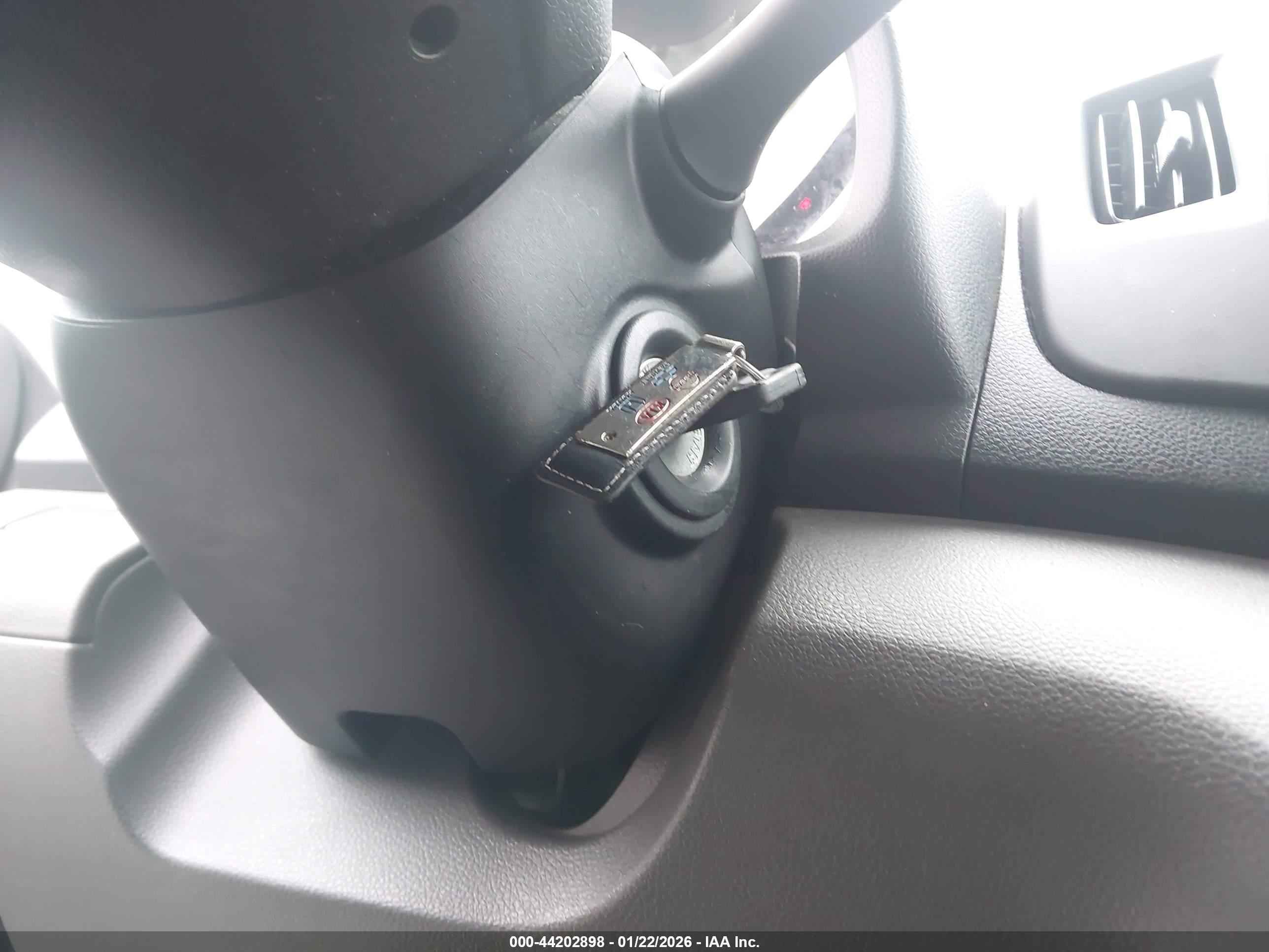 NISSAN NV200 image 11