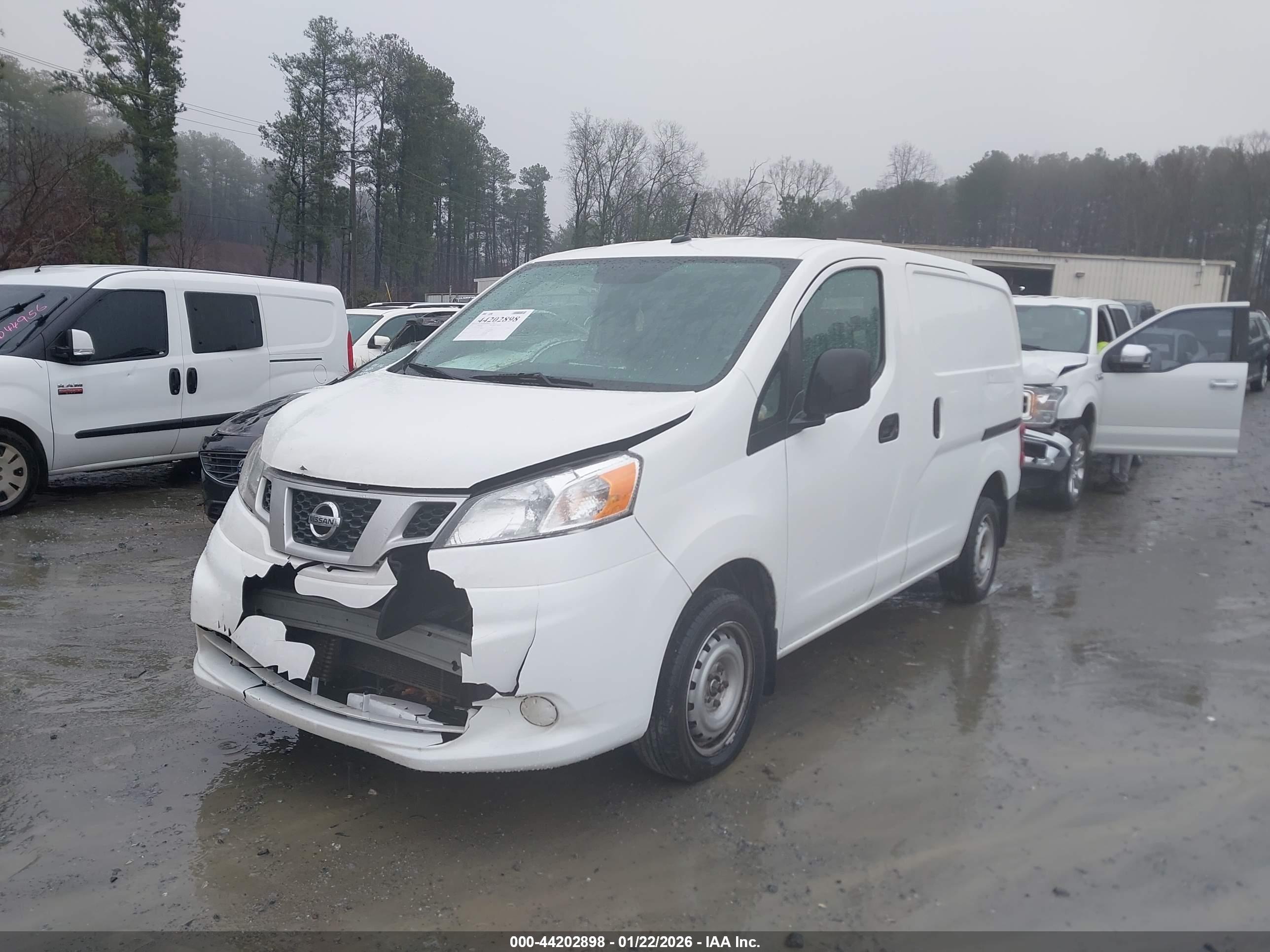 NISSAN NV200 image 2