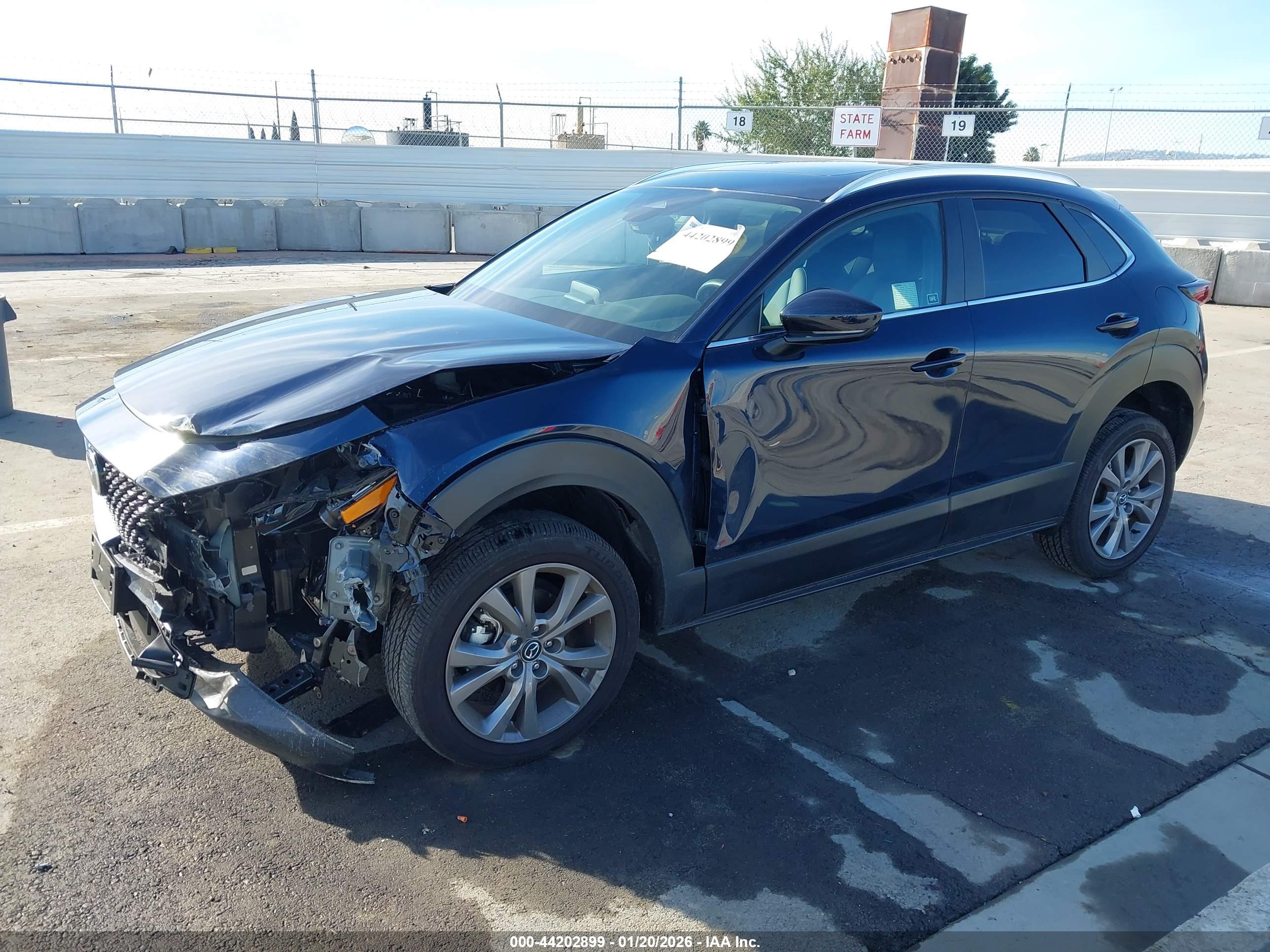 MAZDA CX-30 image 2