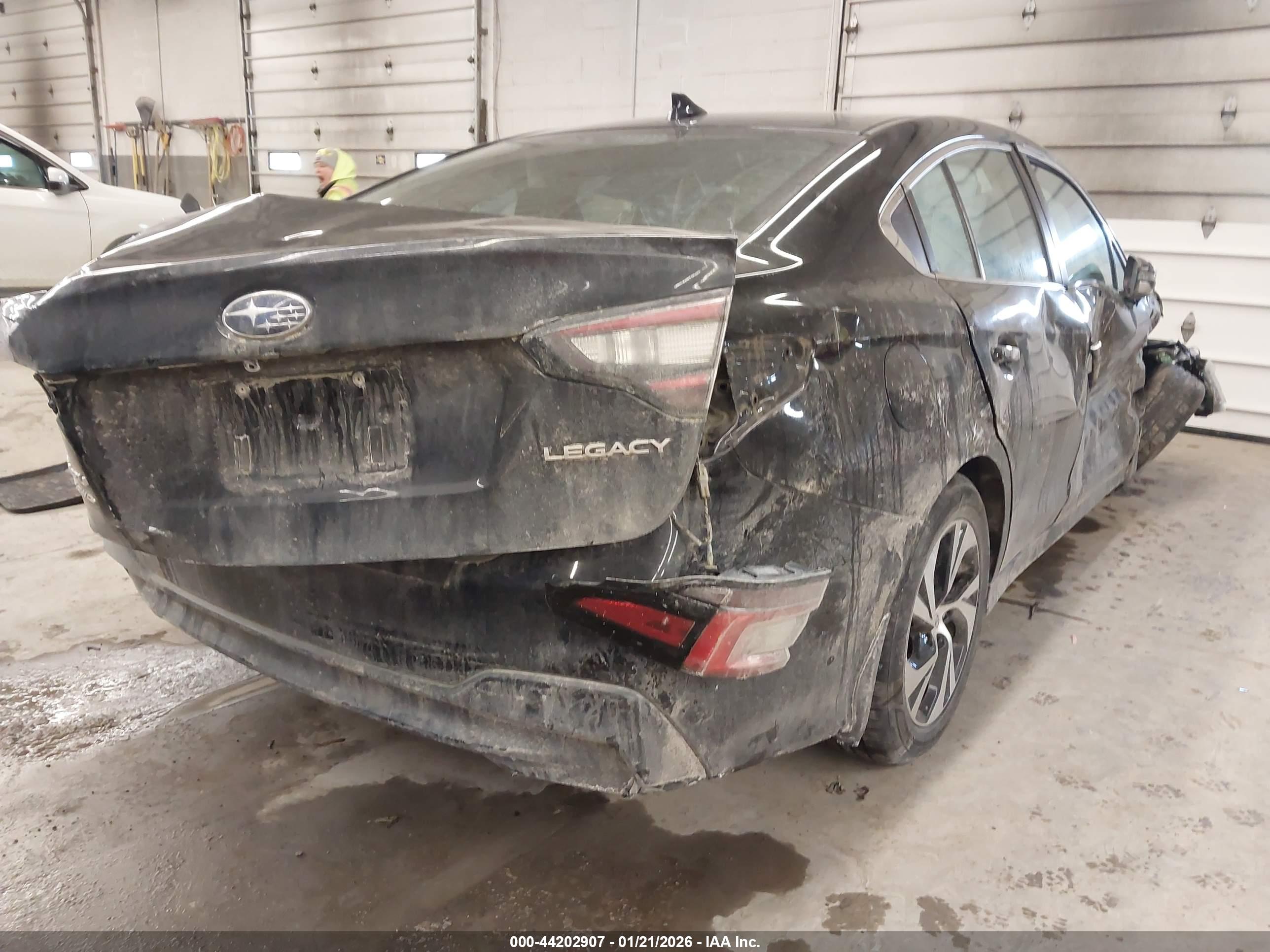 SUBARU LEGACY image 4