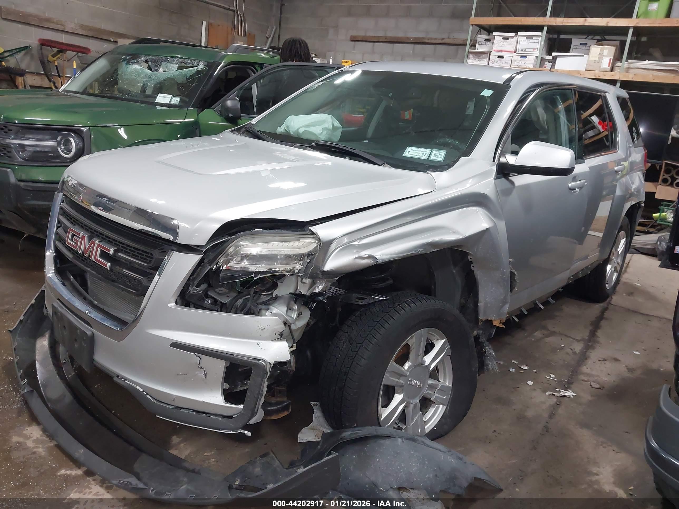 GMC TERRAIN image 2