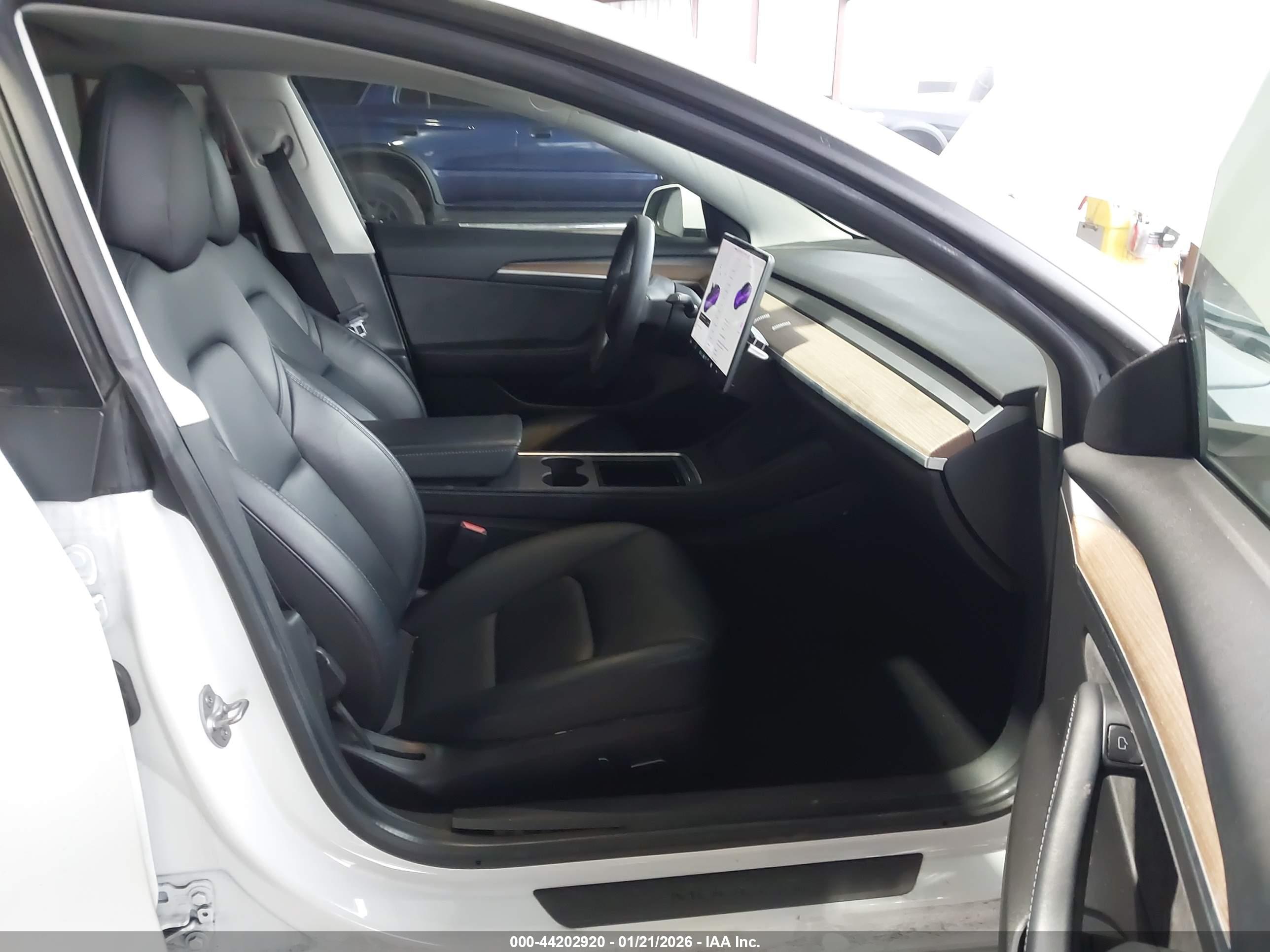 TESLA MODEL image 5