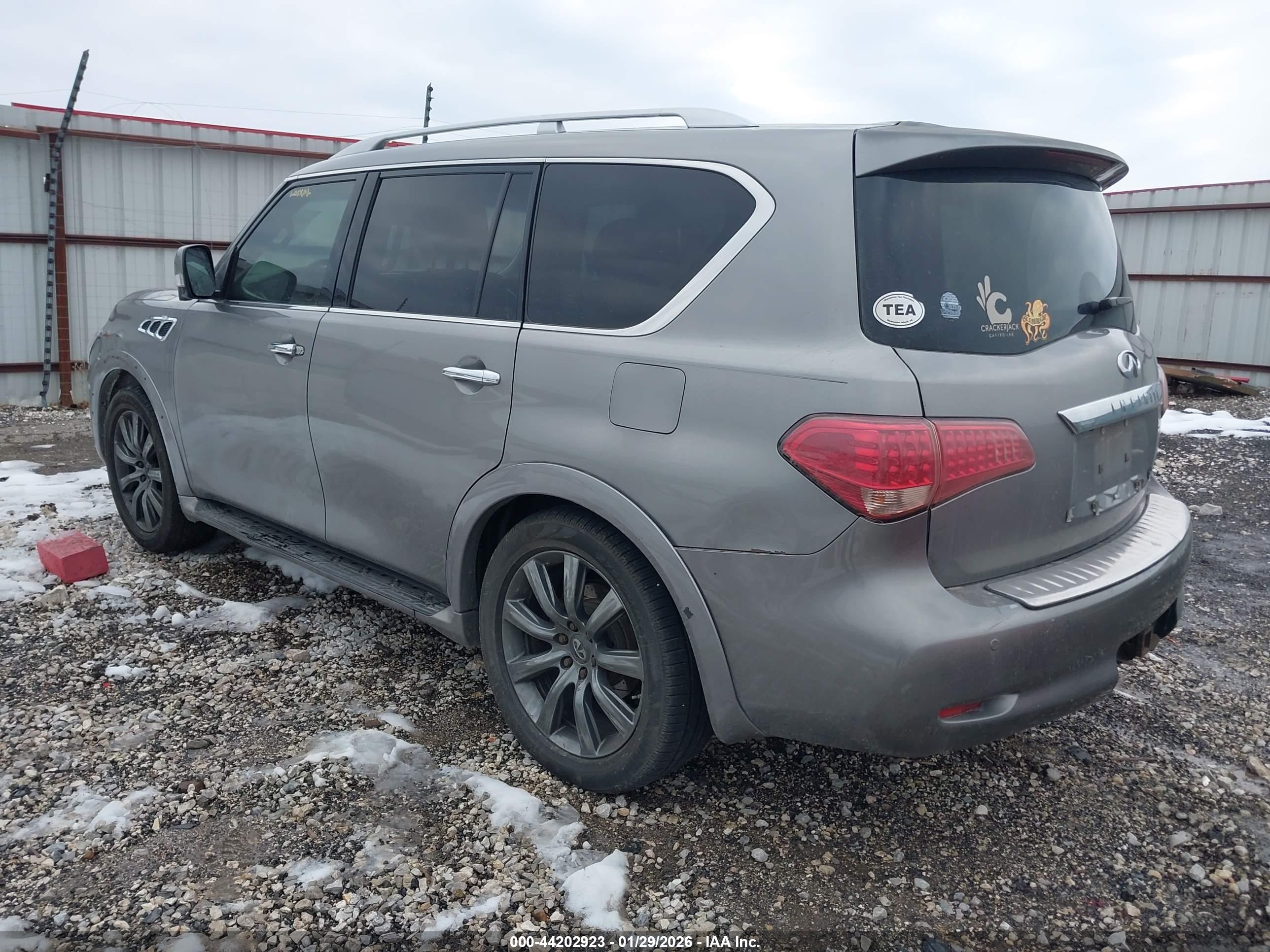 INFINITI QX56 image 3