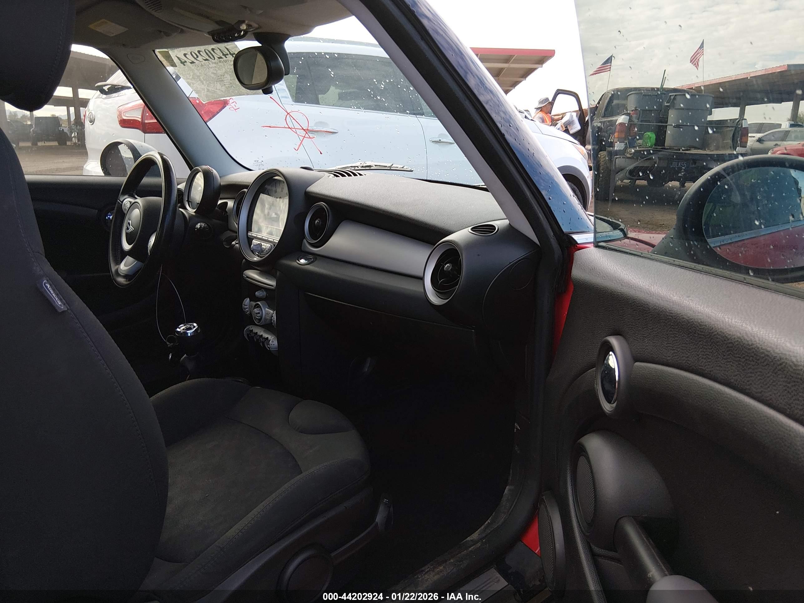 MINI COOPER image 5
