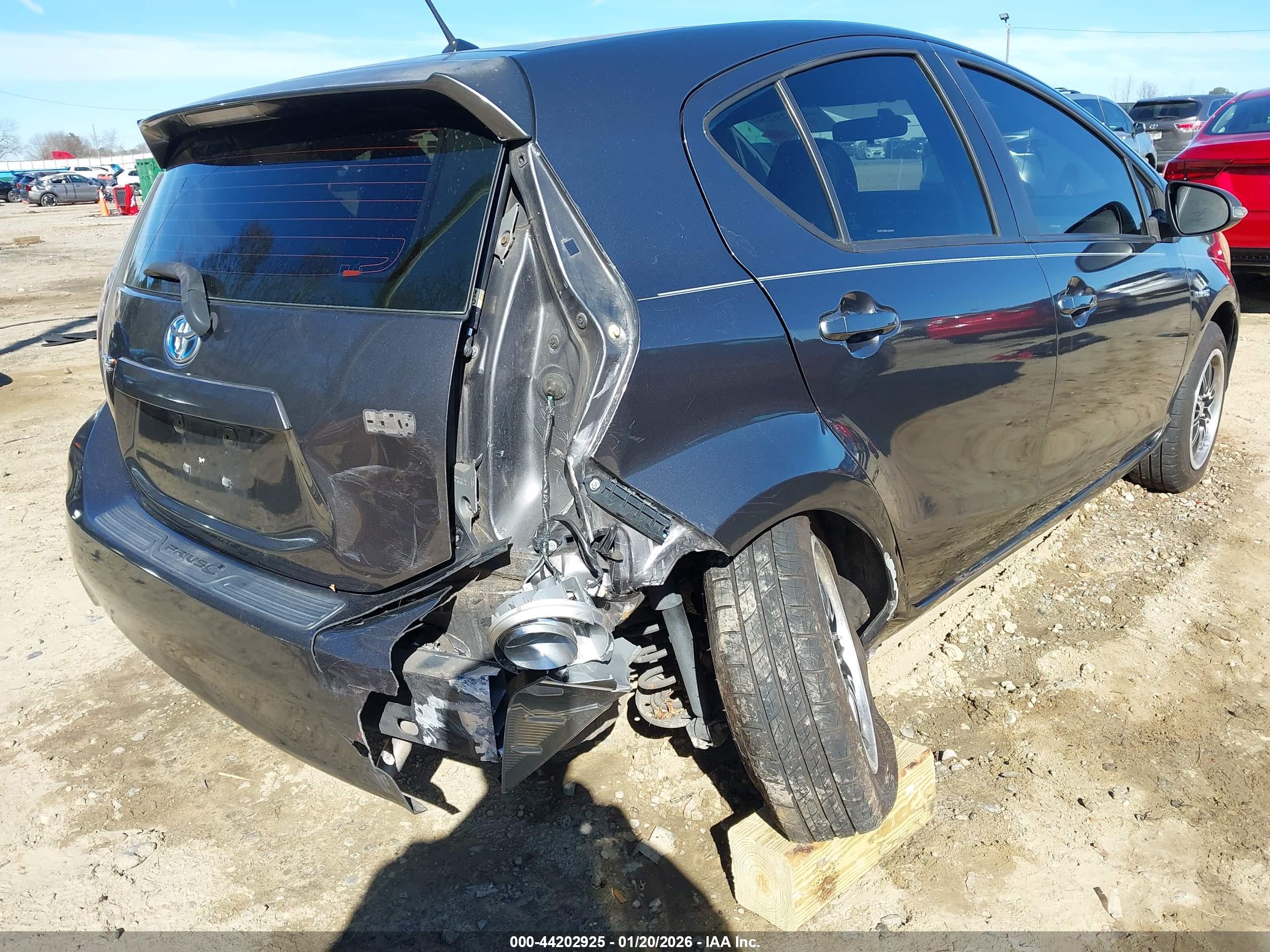 TOYOTA PRIUS image 6