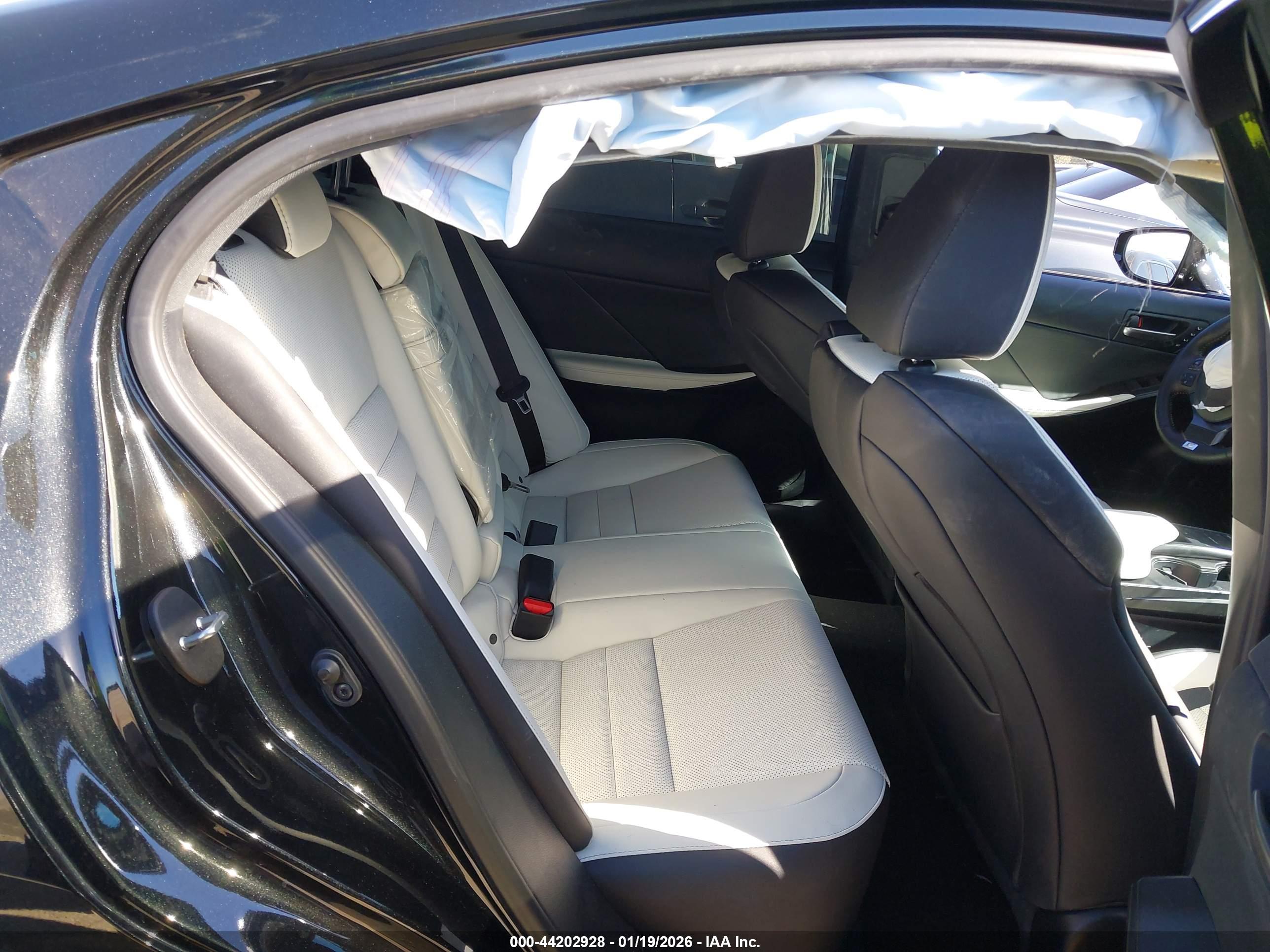 LEXUS IS image 8