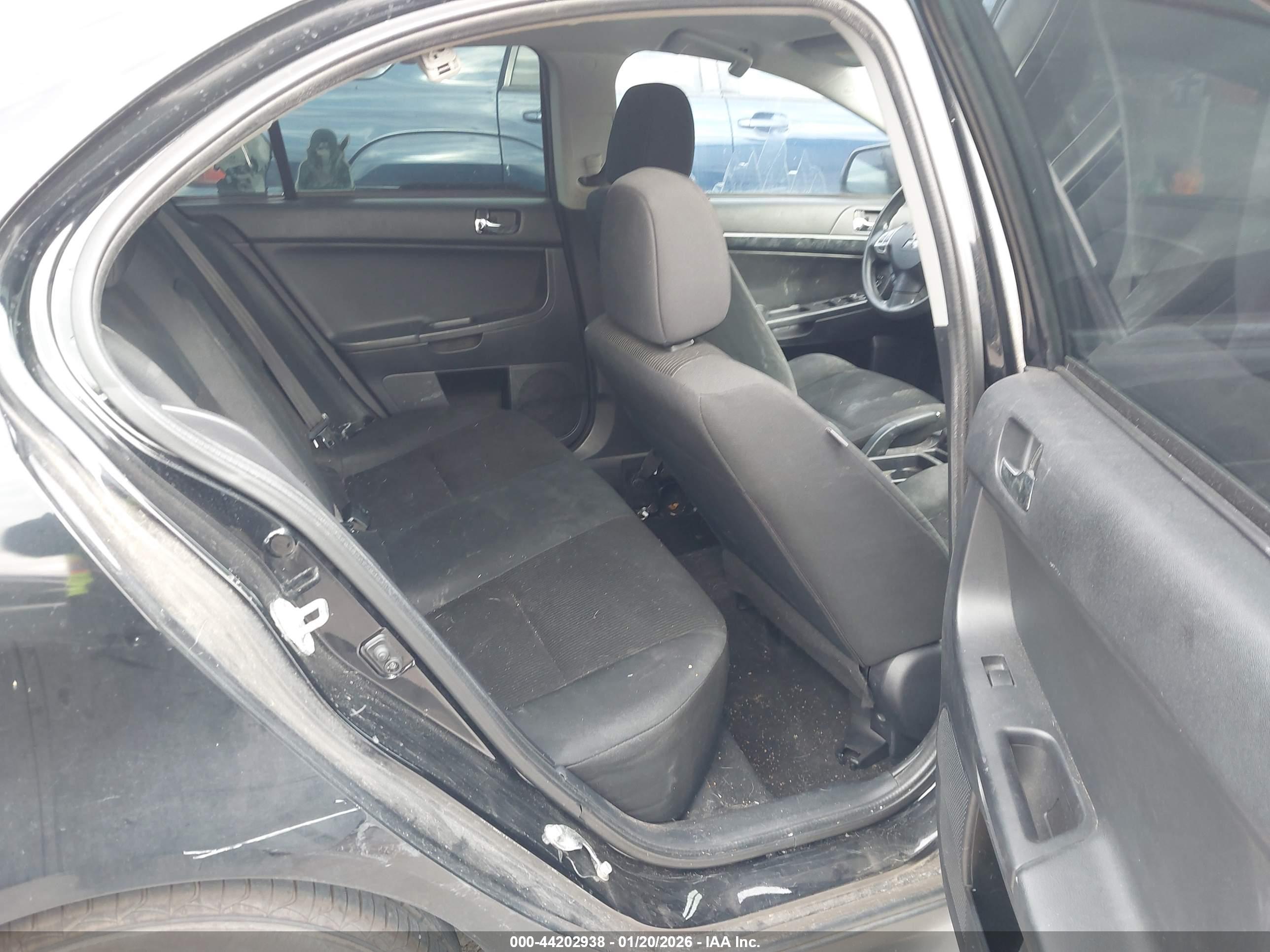MITSUBISHI LANCER image 8