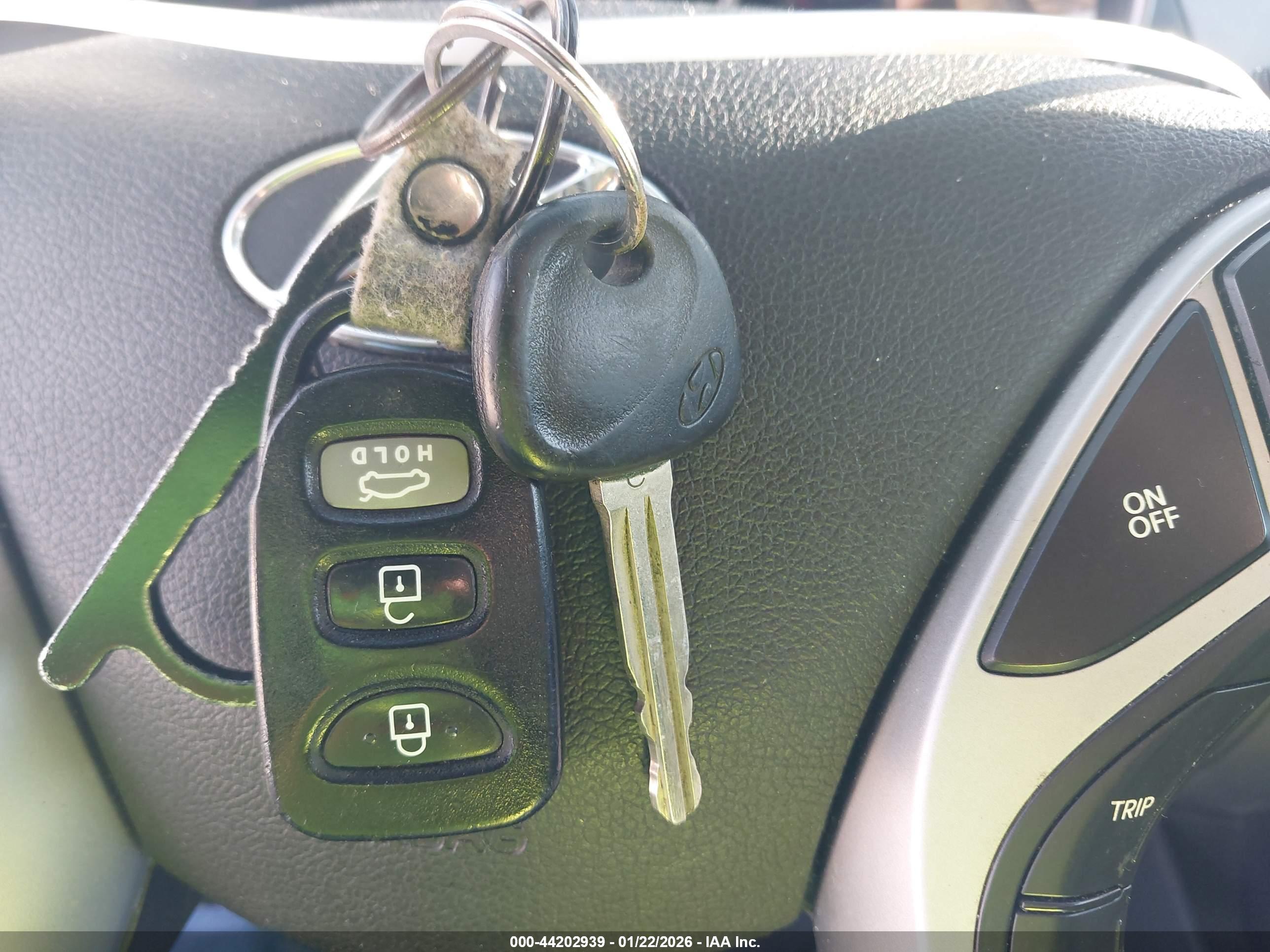 HYUNDAI ELANTRA image 11