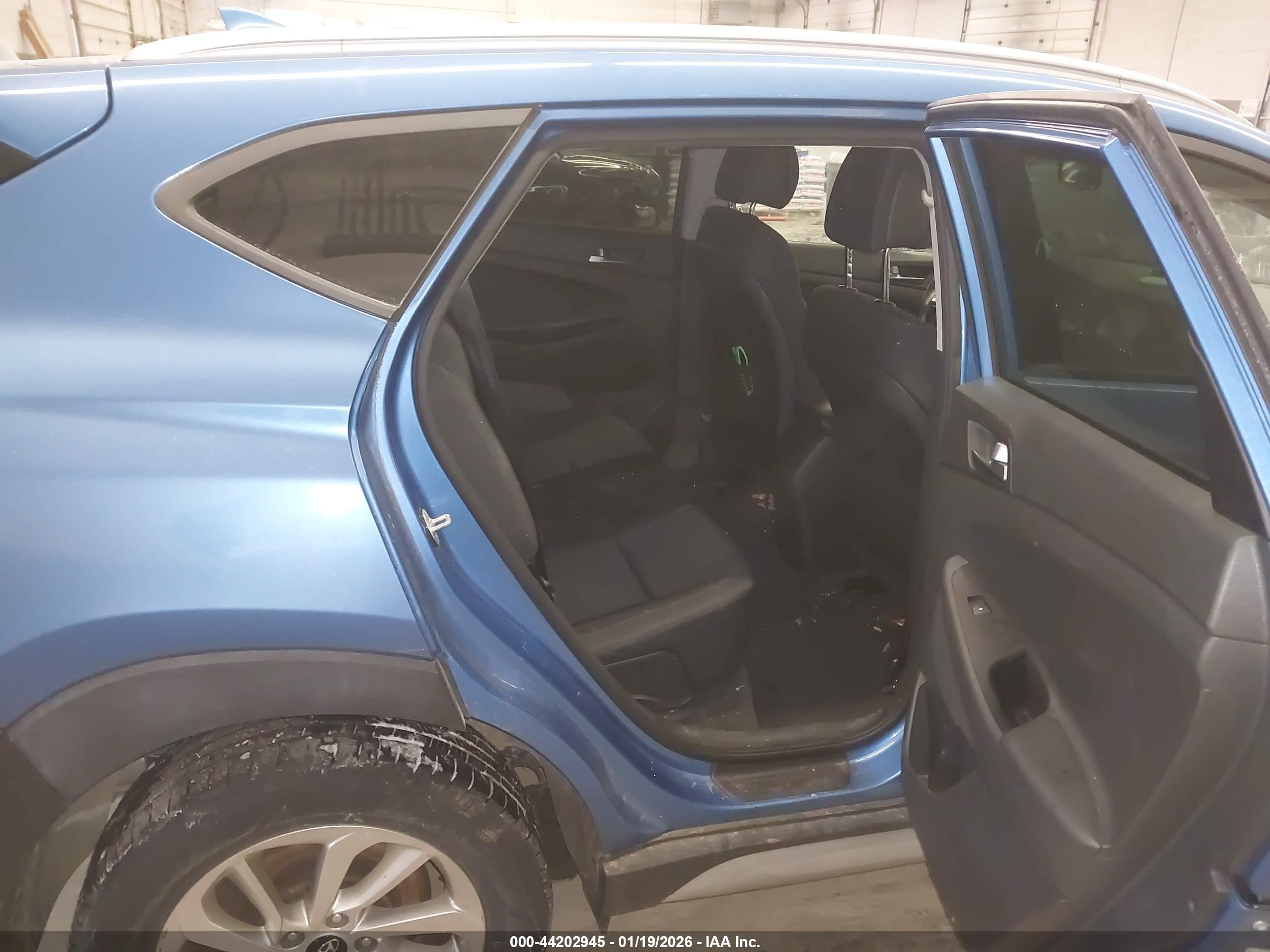 HYUNDAI TUCSON image 8