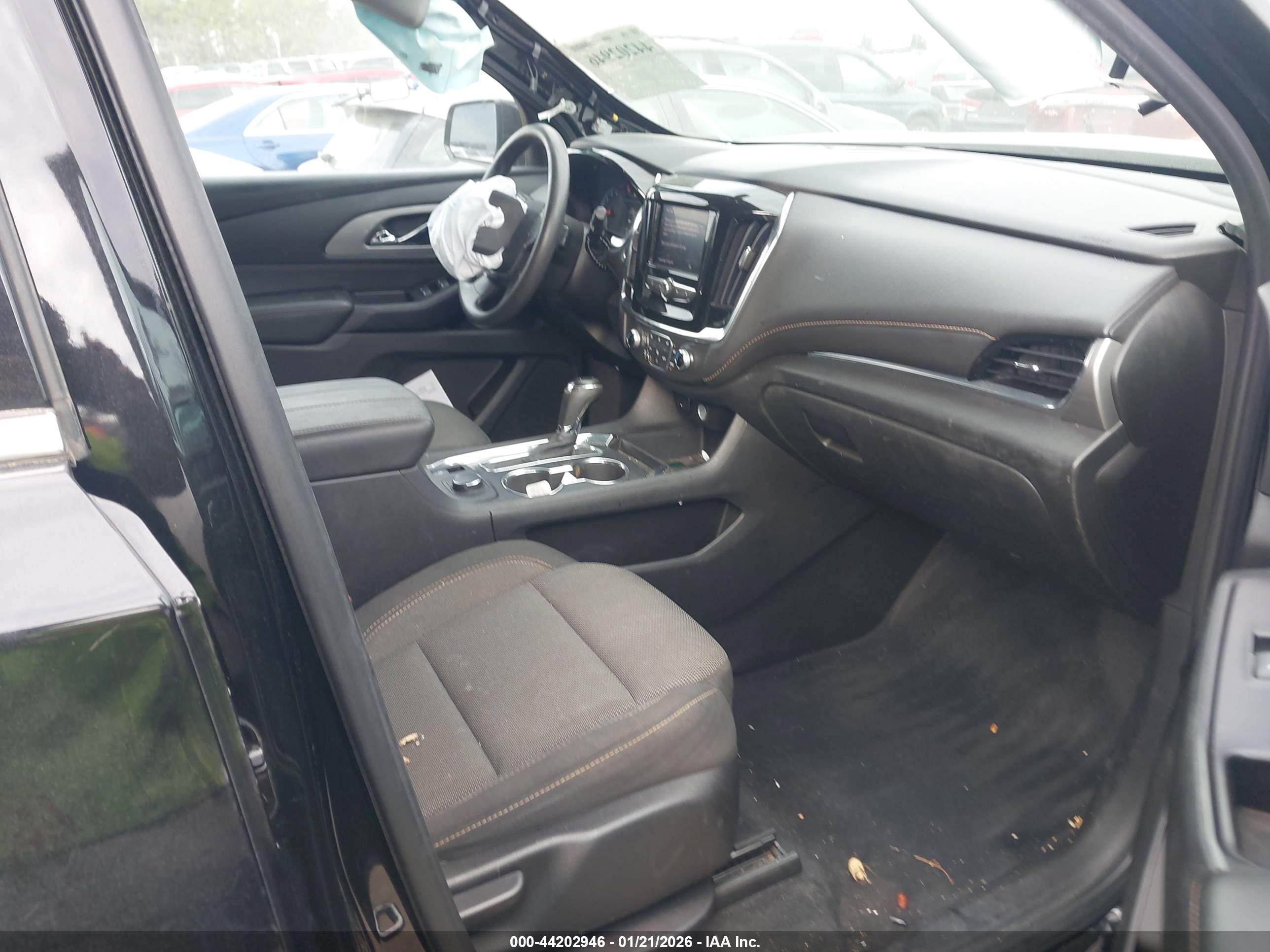 CHEVROLET TRAVERSE image 5