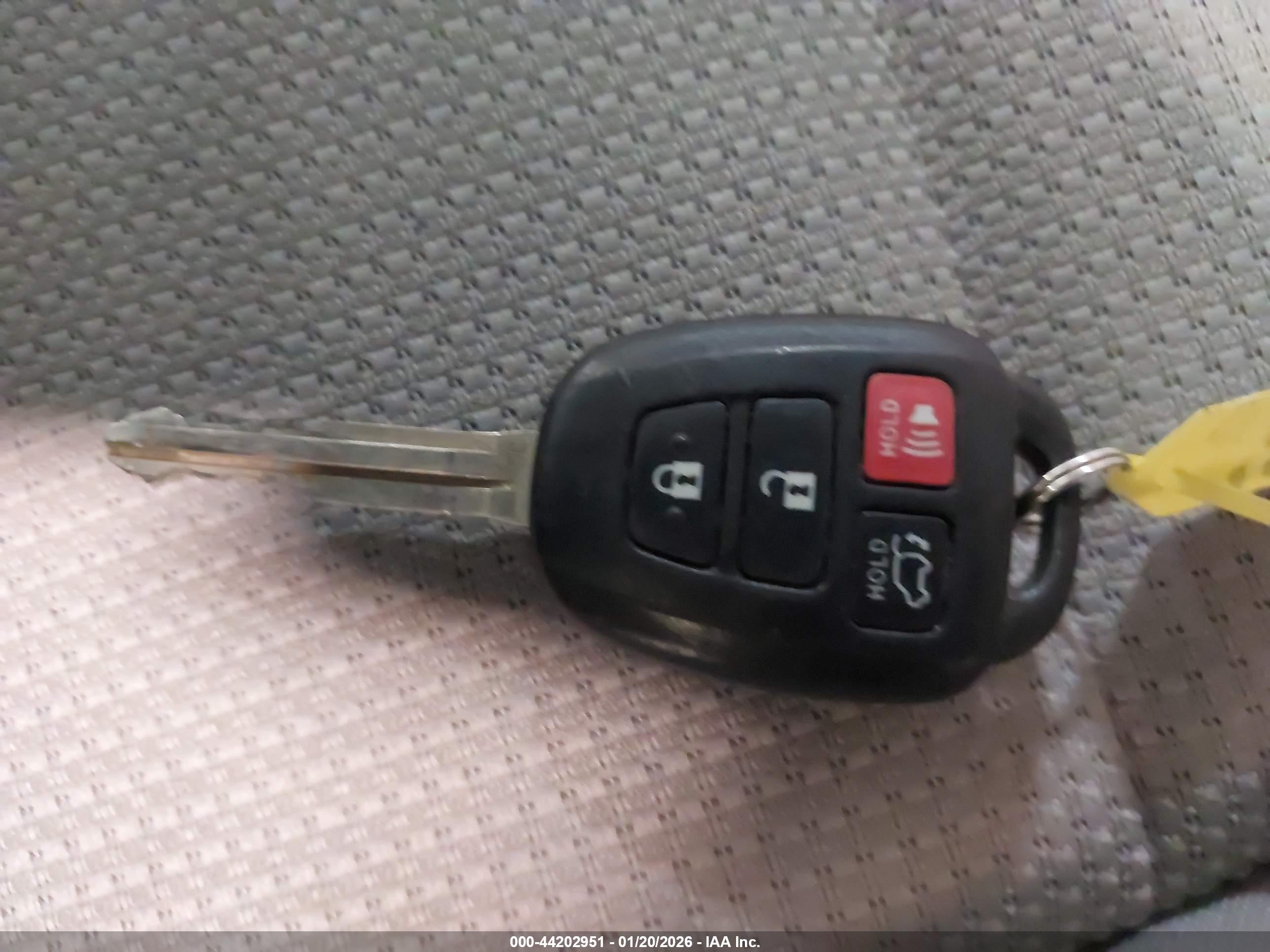 TOYOTA RAV4 image 11