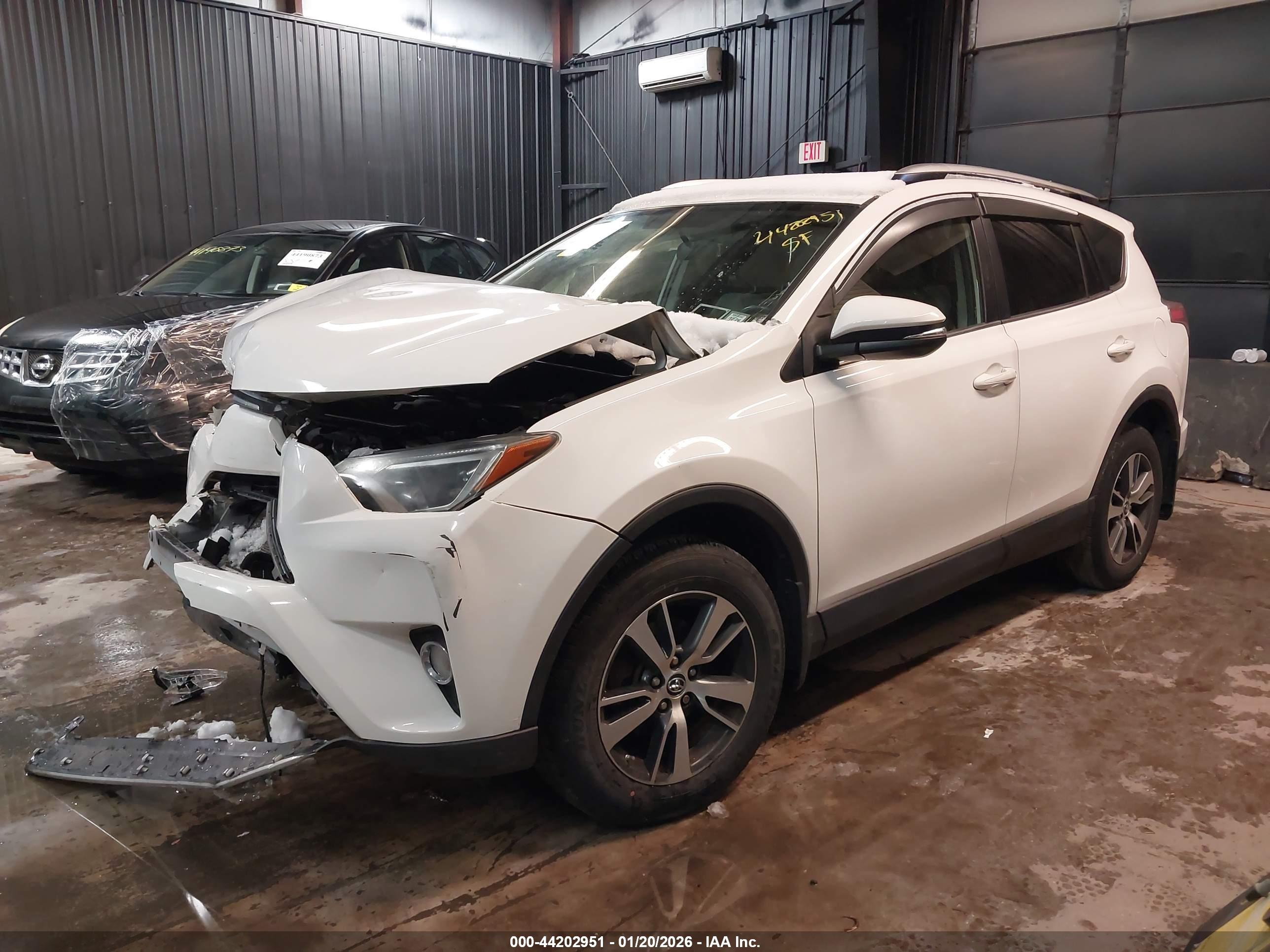 TOYOTA RAV4 image 2