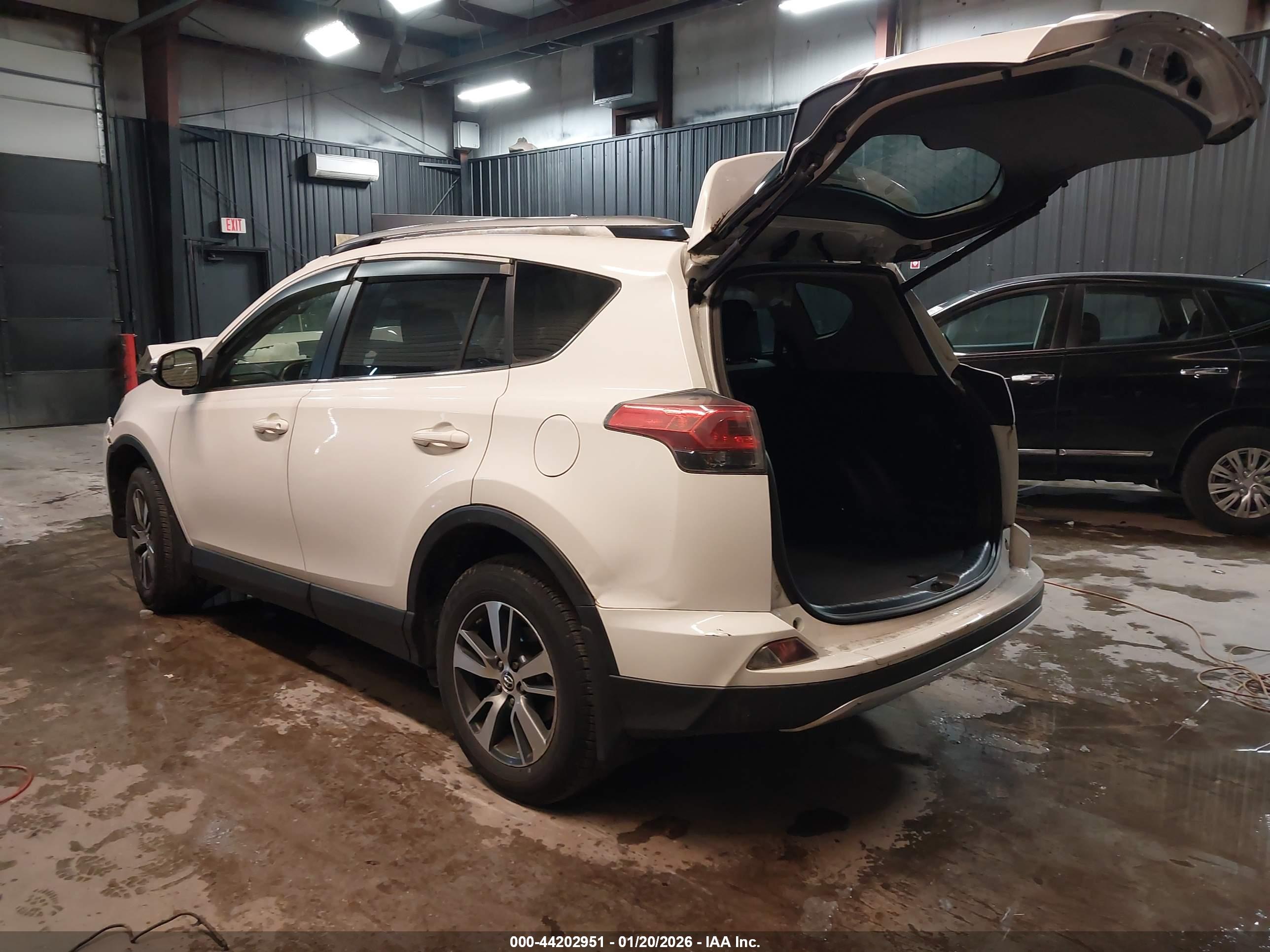 TOYOTA RAV4 image 3