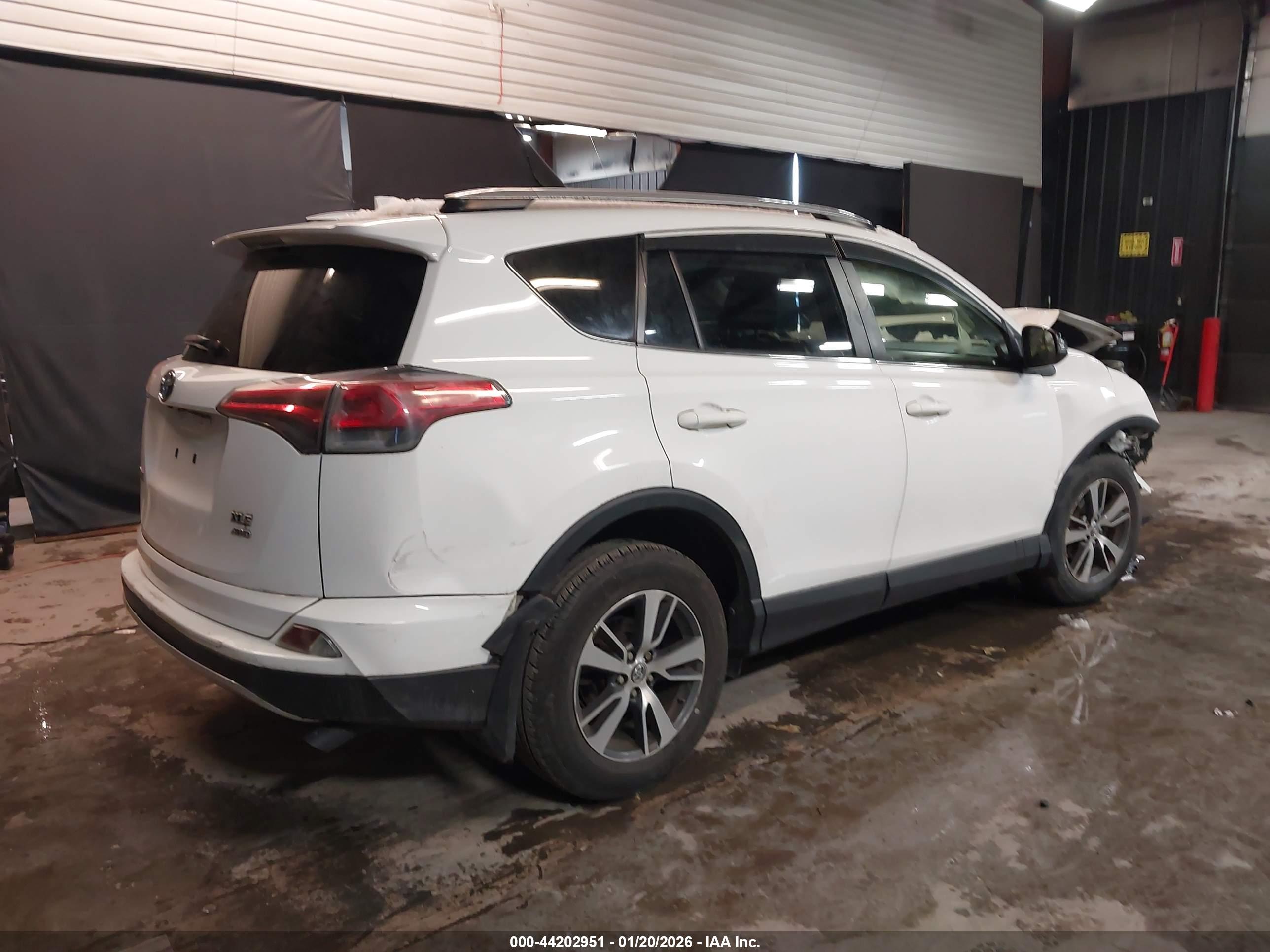 TOYOTA RAV4 image 4