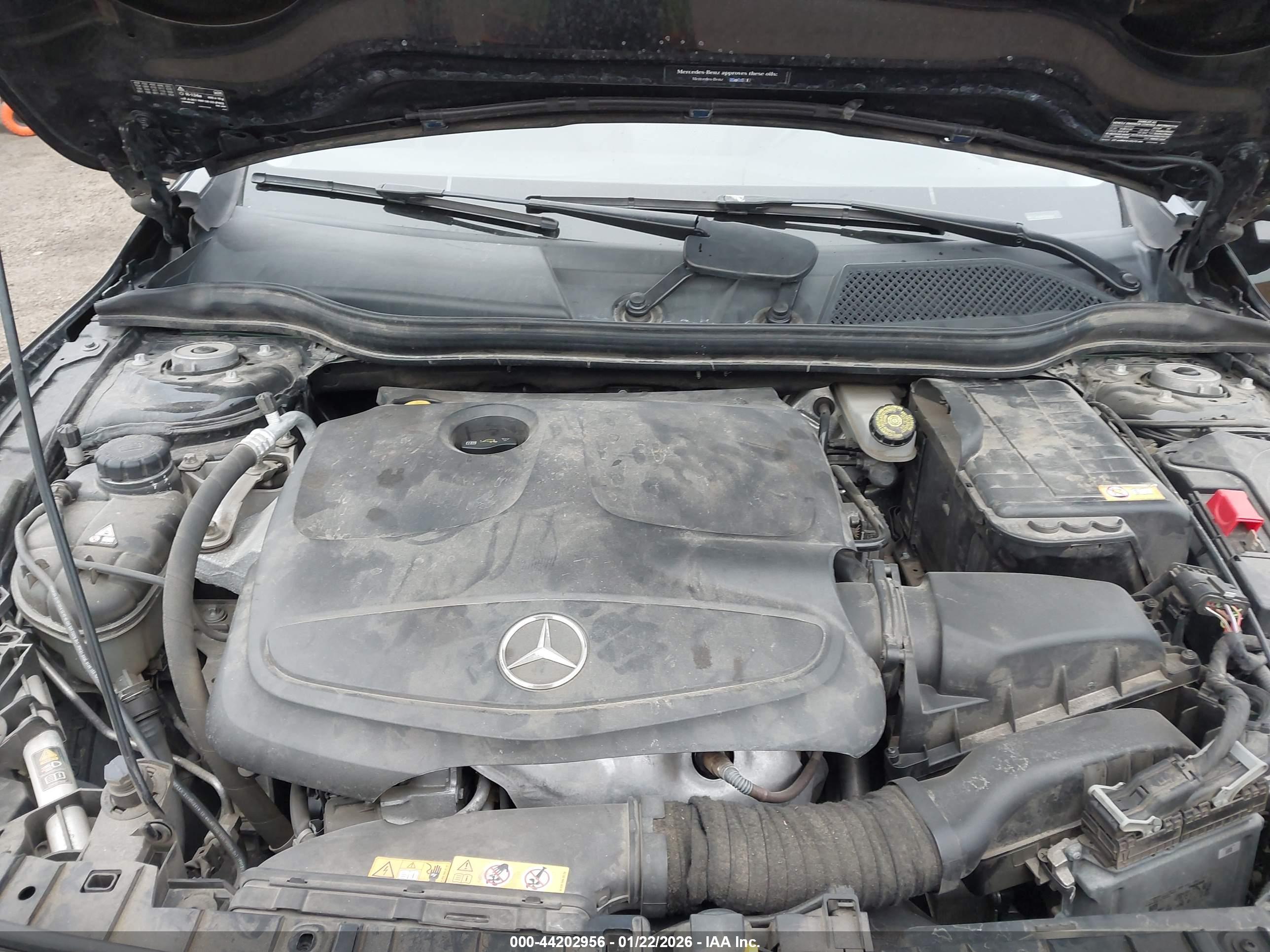 MERCEDES-BENZ GLA image 10