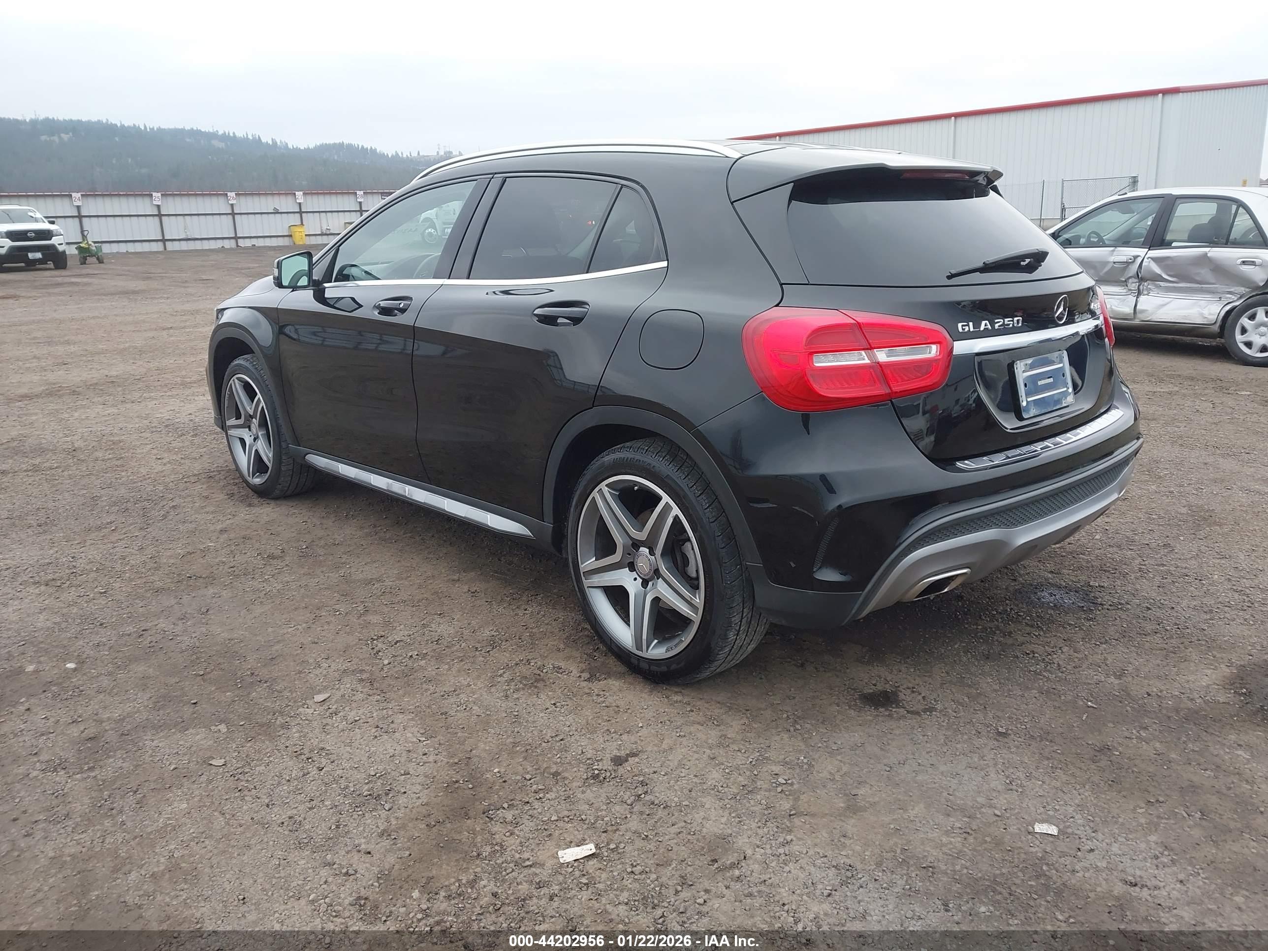 MERCEDES-BENZ GLA image 3