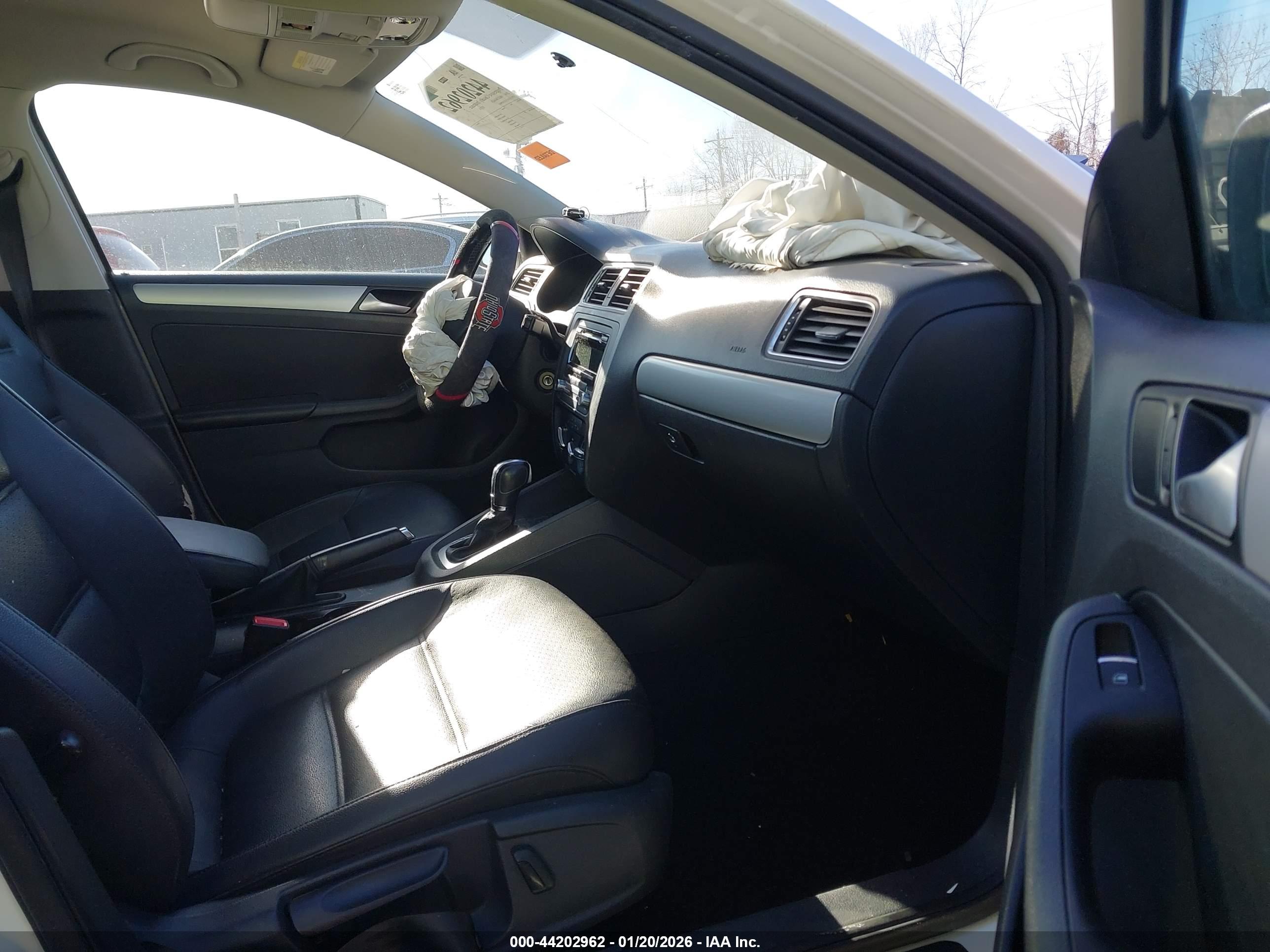 VOLKSWAGEN JETTA image 5