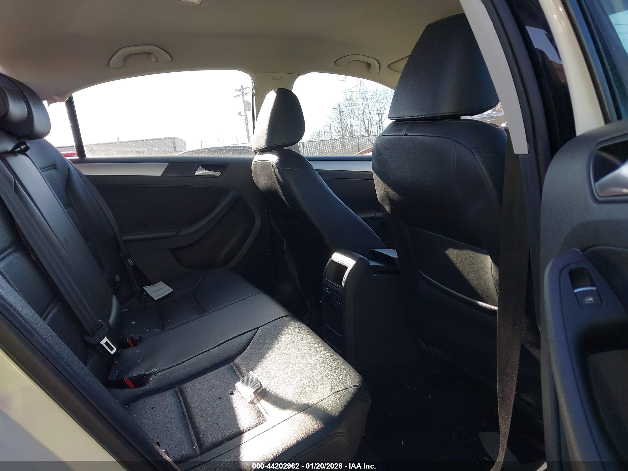 VOLKSWAGEN JETTA image 8