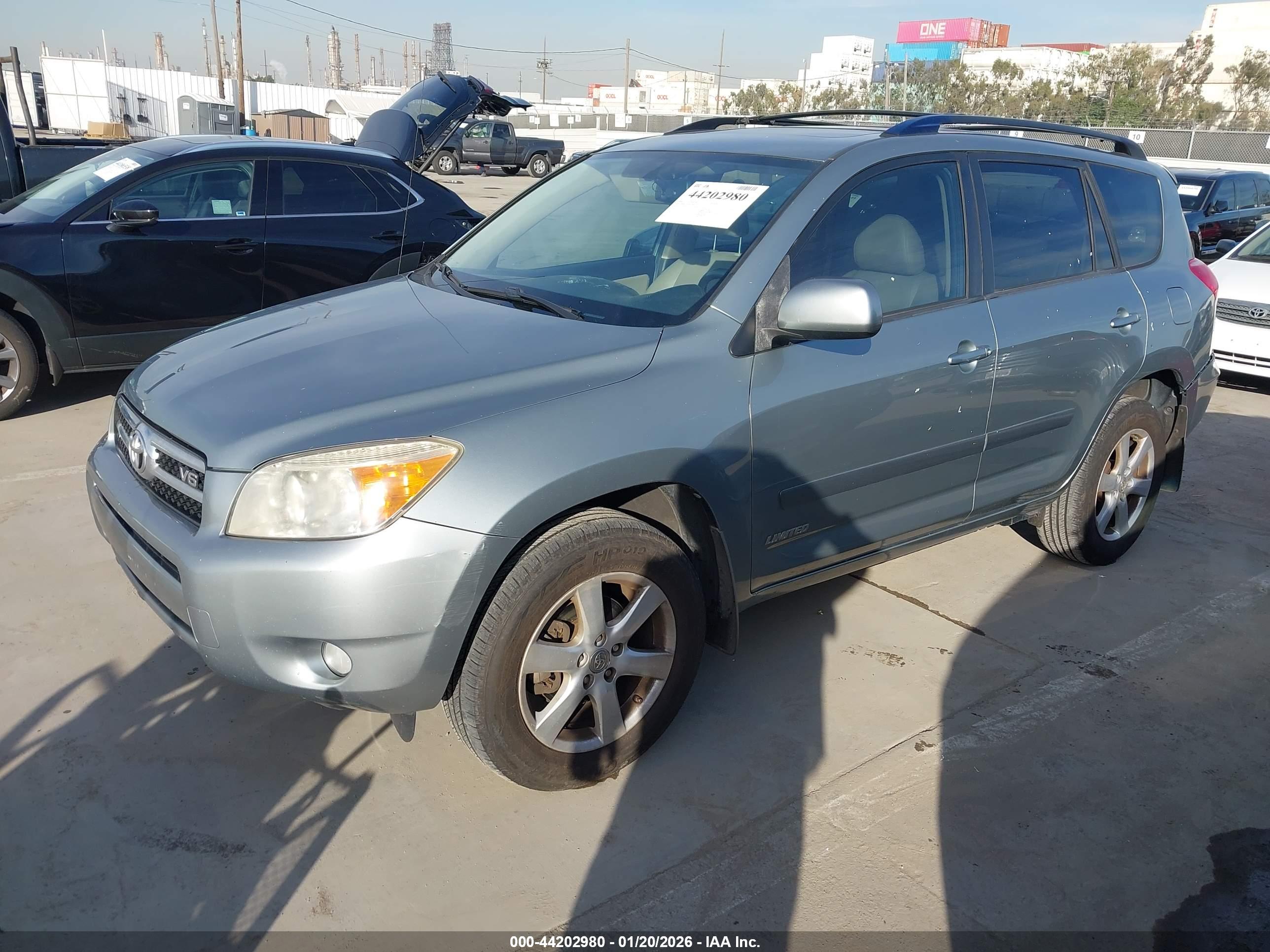 TOYOTA RAV4 image 2