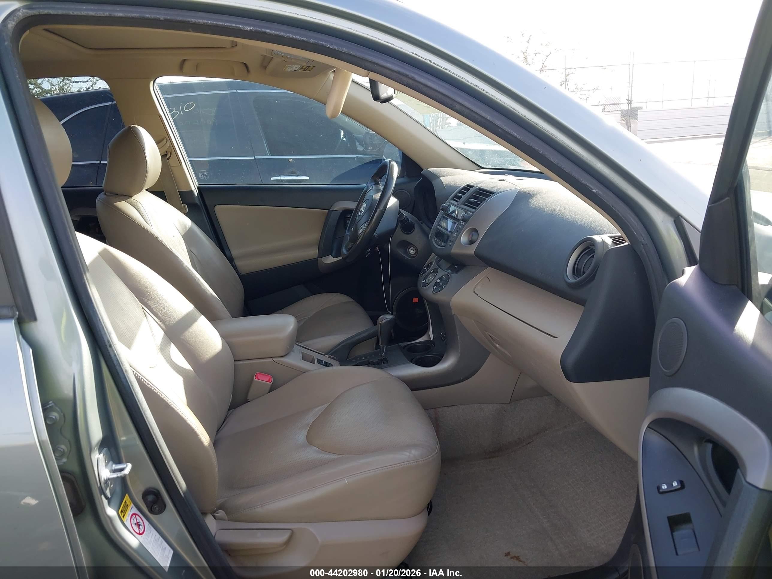 TOYOTA RAV4 image 5