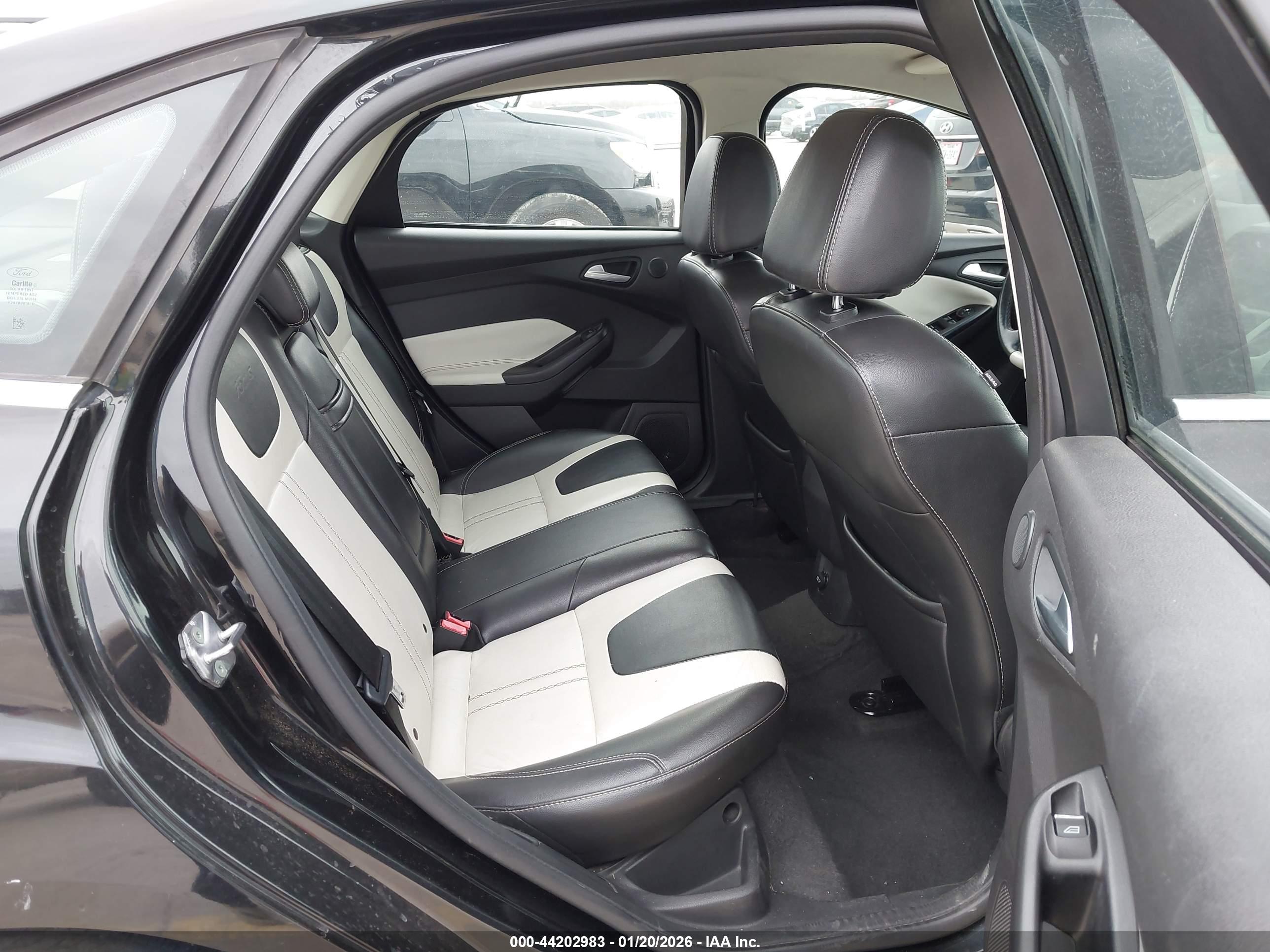 FORD FOCUS image 8