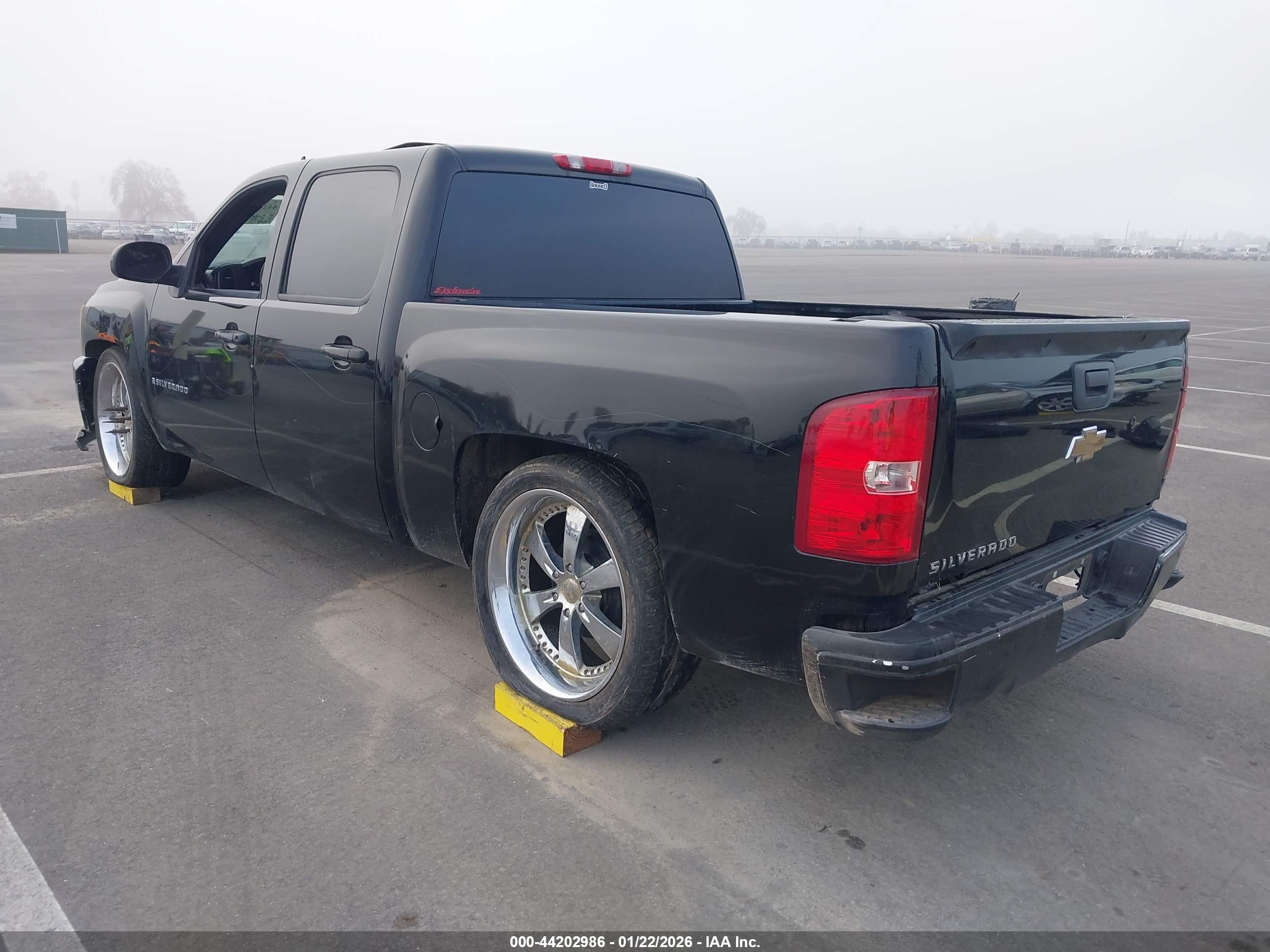 CHEVROLET SILVERADO image 3