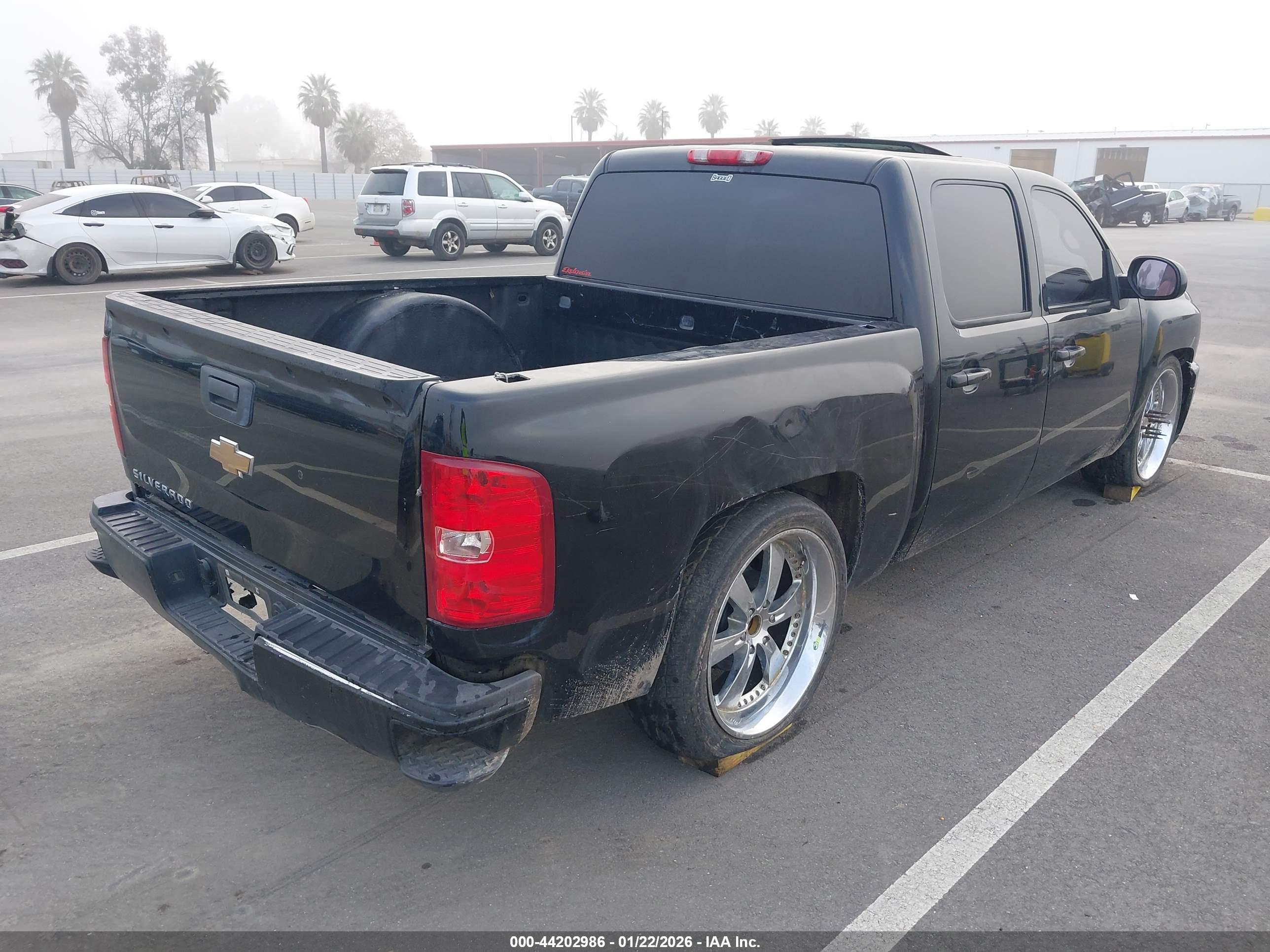 CHEVROLET SILVERADO image 4