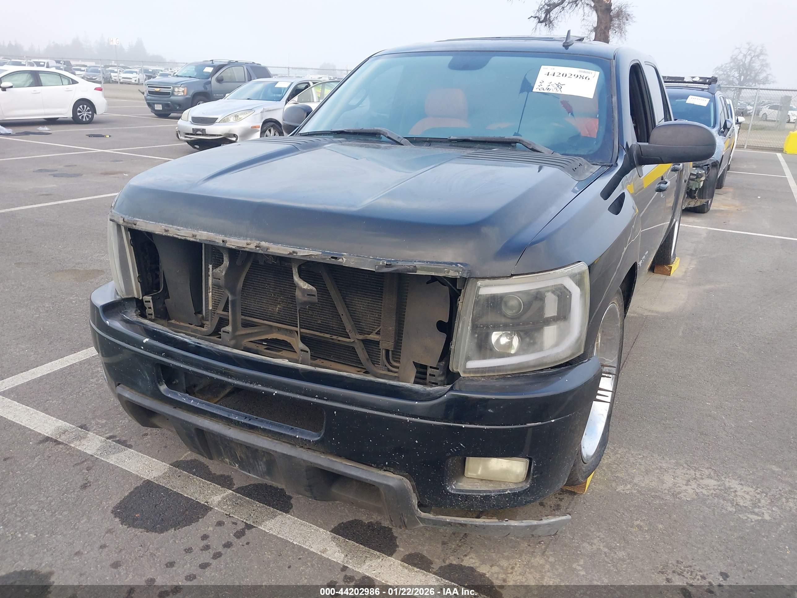 CHEVROLET SILVERADO image 6