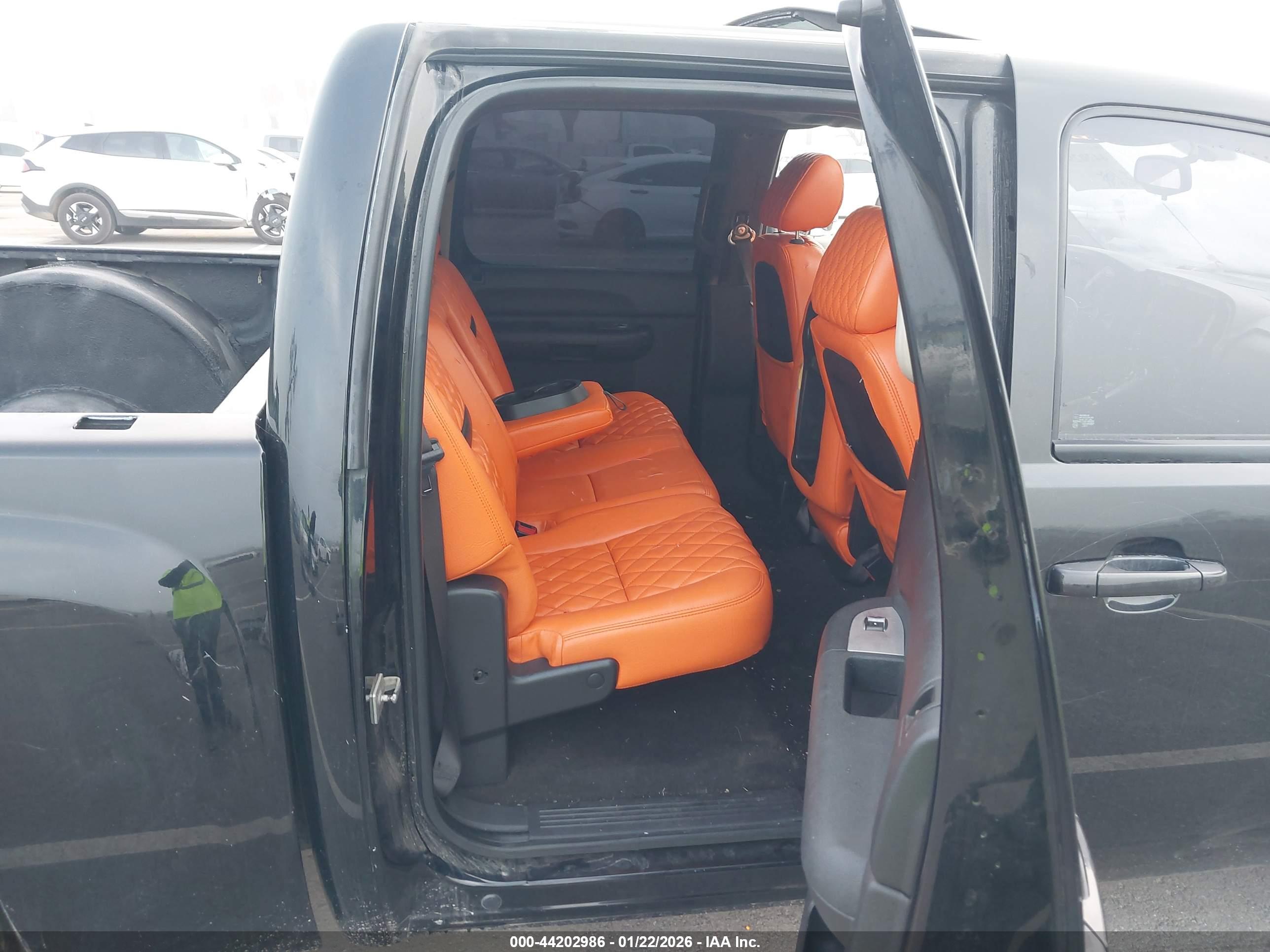 CHEVROLET SILVERADO image 8