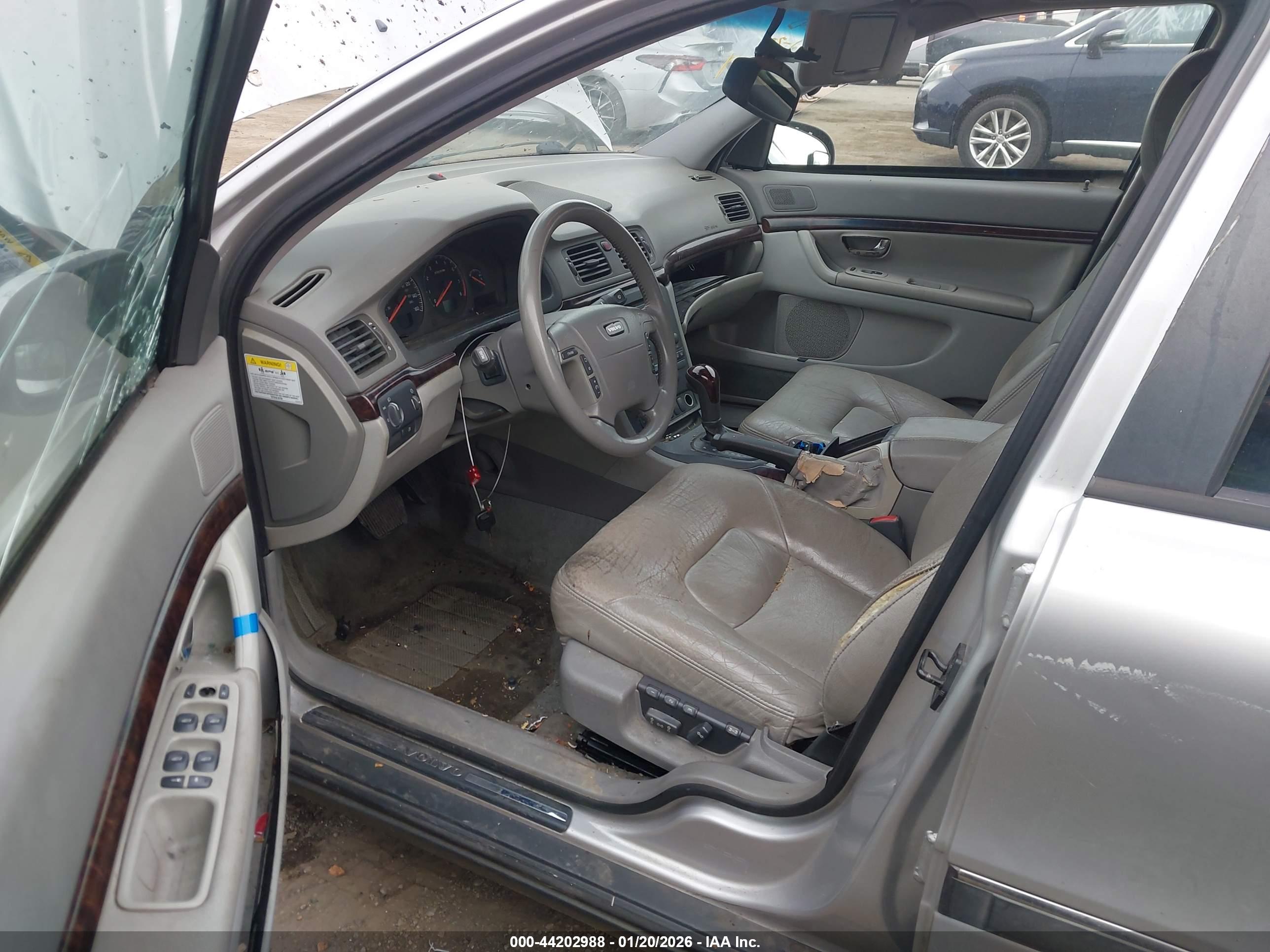 VOLVO S80 image 5