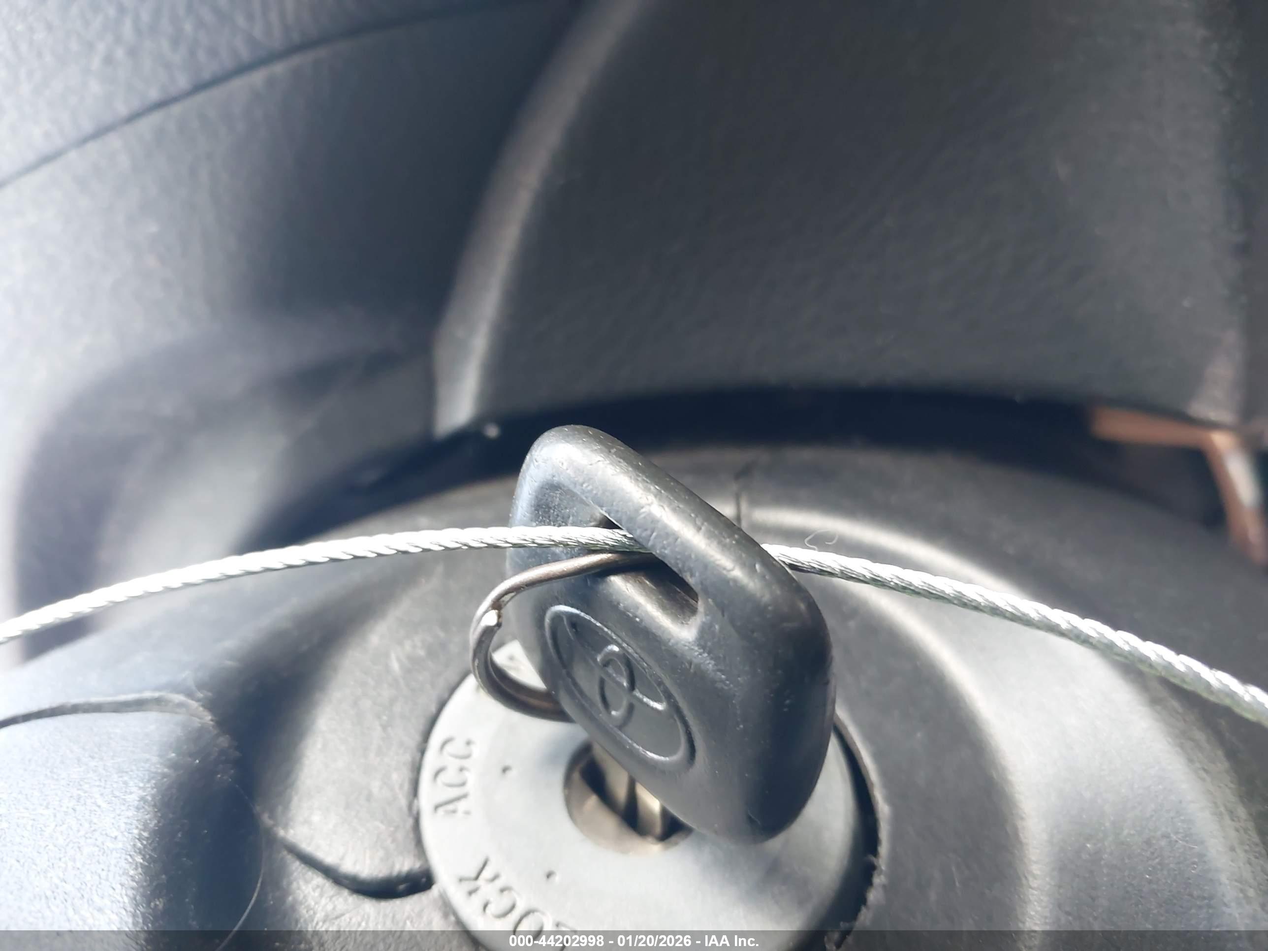 TOYOTA YARIS image 11